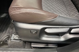 Musta Toyota C-HR 2017 kuva 12.