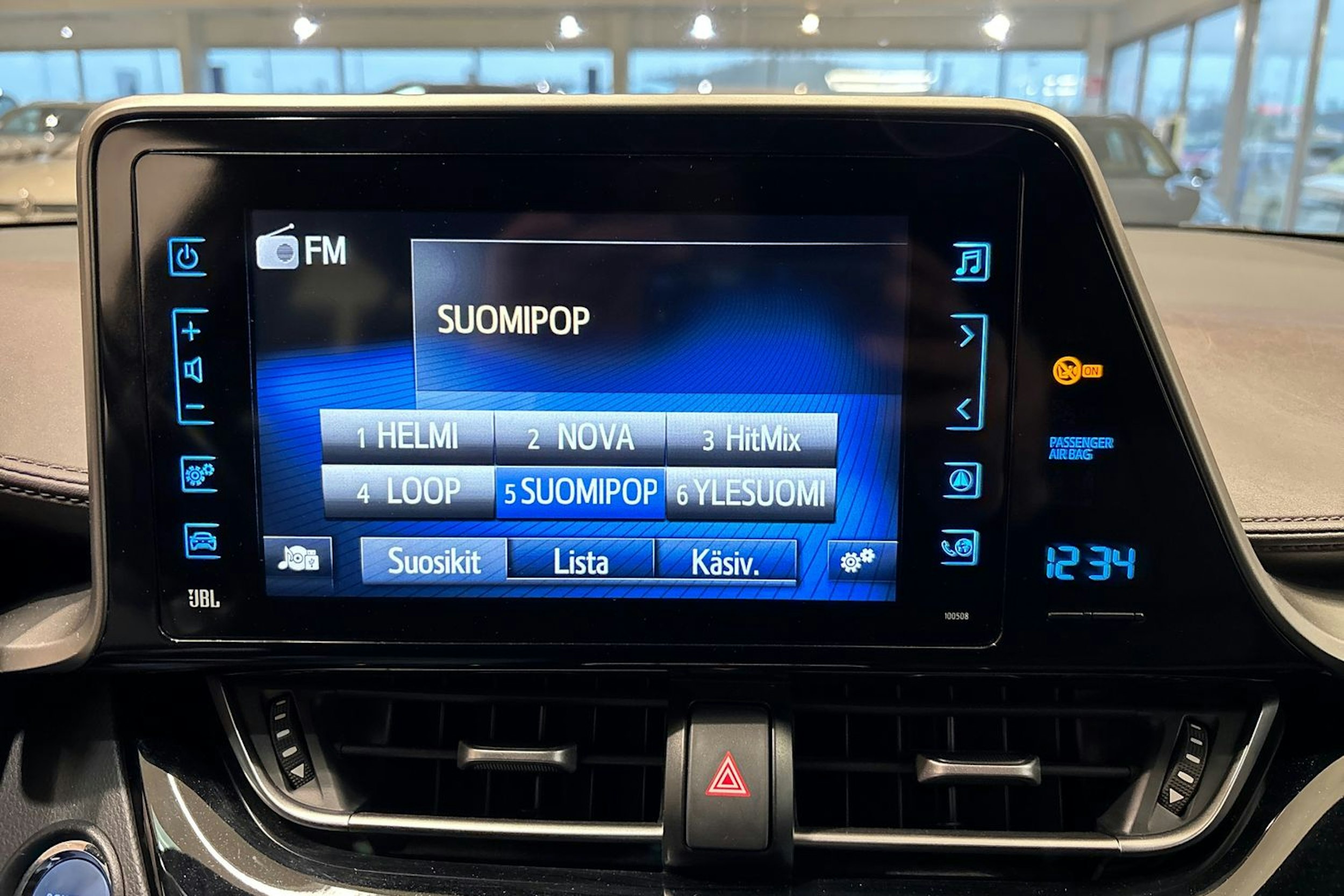 Musta Toyota C-HR 2017 kuva 17.