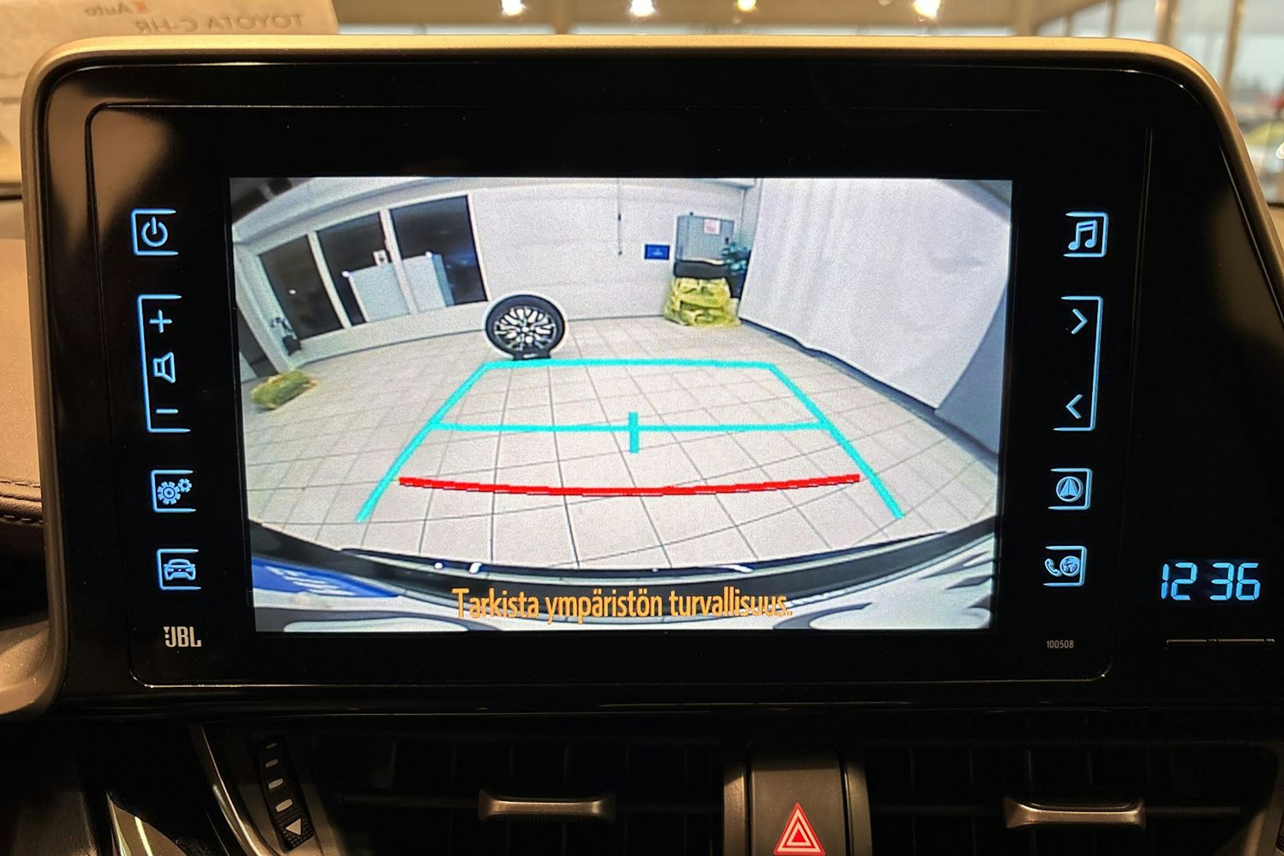 Musta Toyota C-HR 2017 kuva 21.