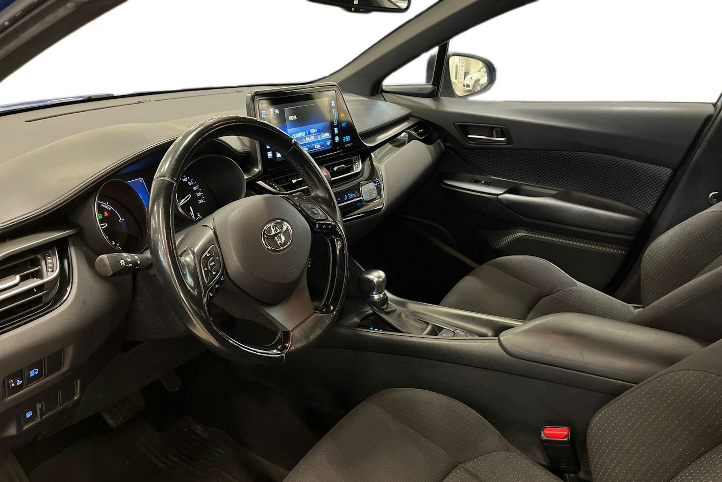 met. sininen Toyota C-HR 2017 kuva 6.