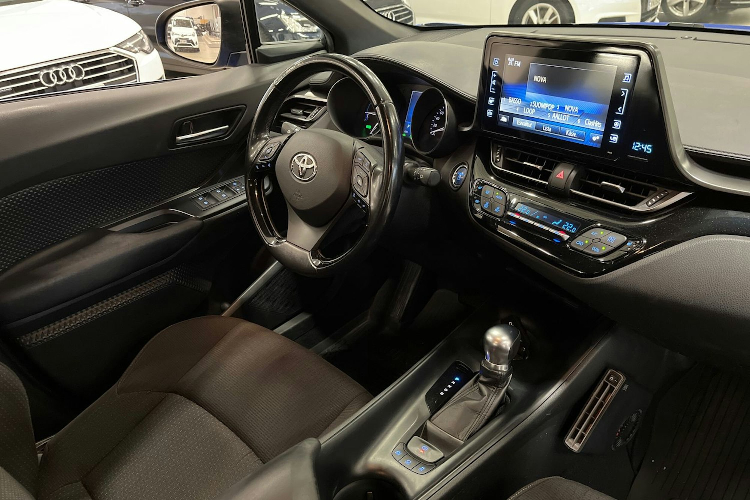 met. sininen Toyota C-HR 2017 kuva 15.