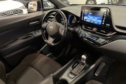met. sininen Toyota C-HR 2017 kuva 15.