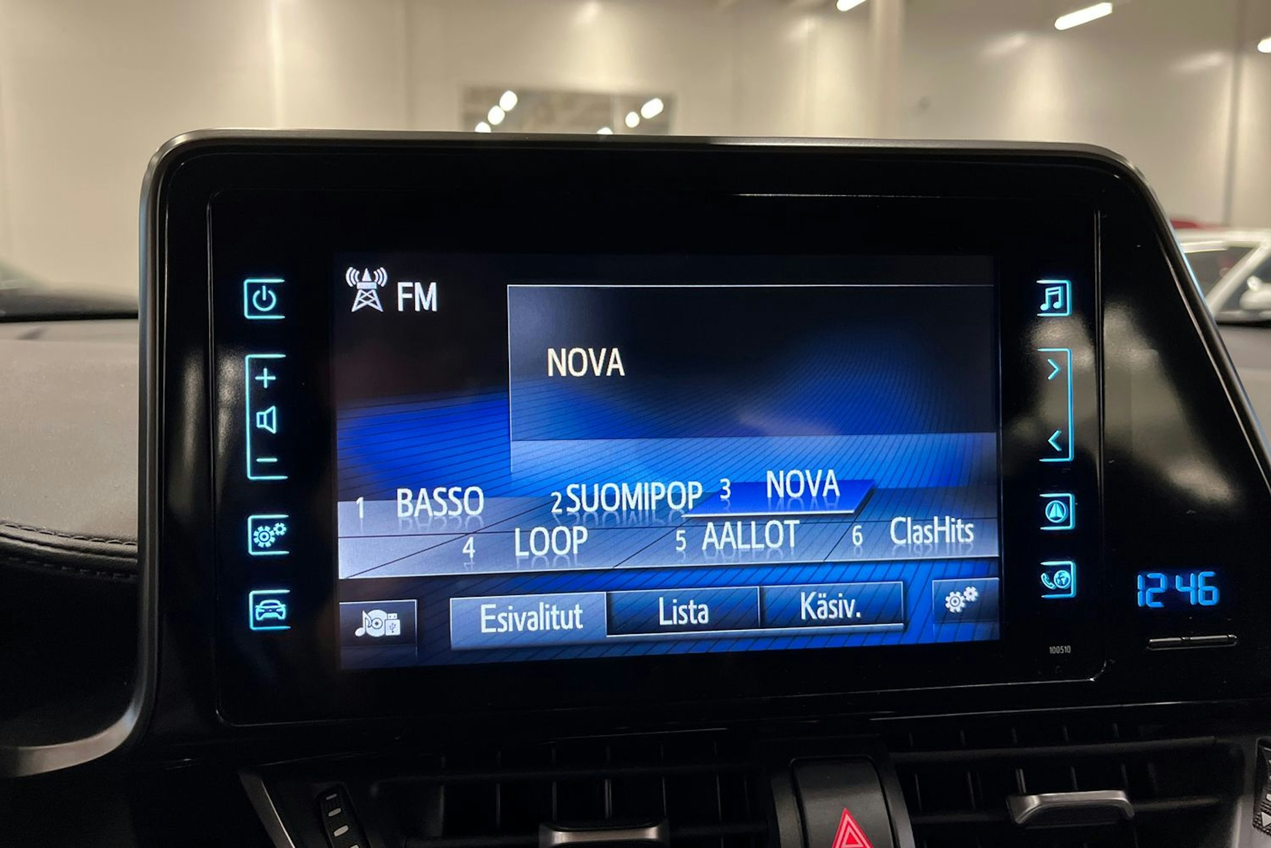 met. sininen Toyota C-HR 2017 kuva 17.