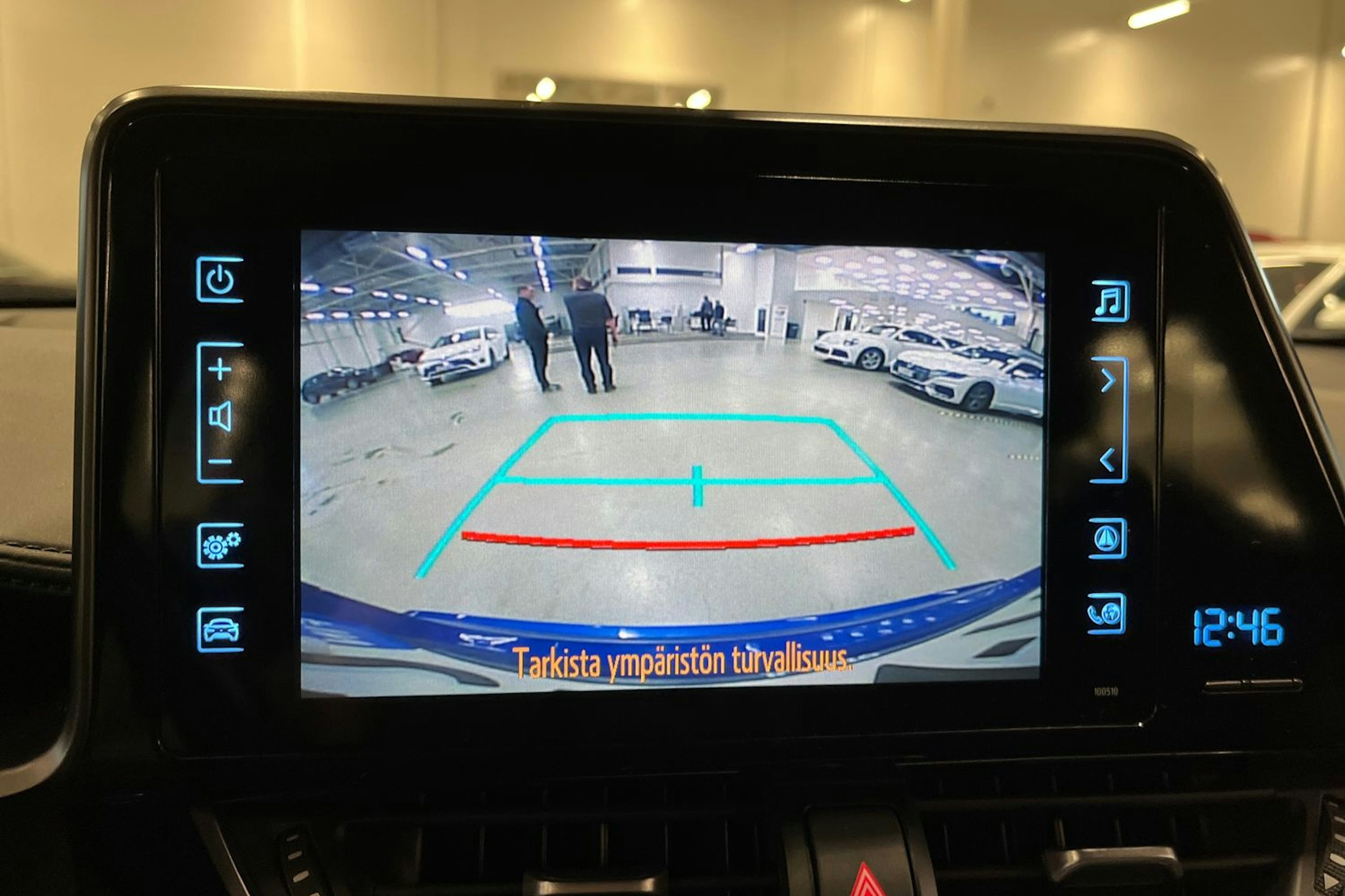 met. sininen Toyota C-HR 2017 kuva 18.