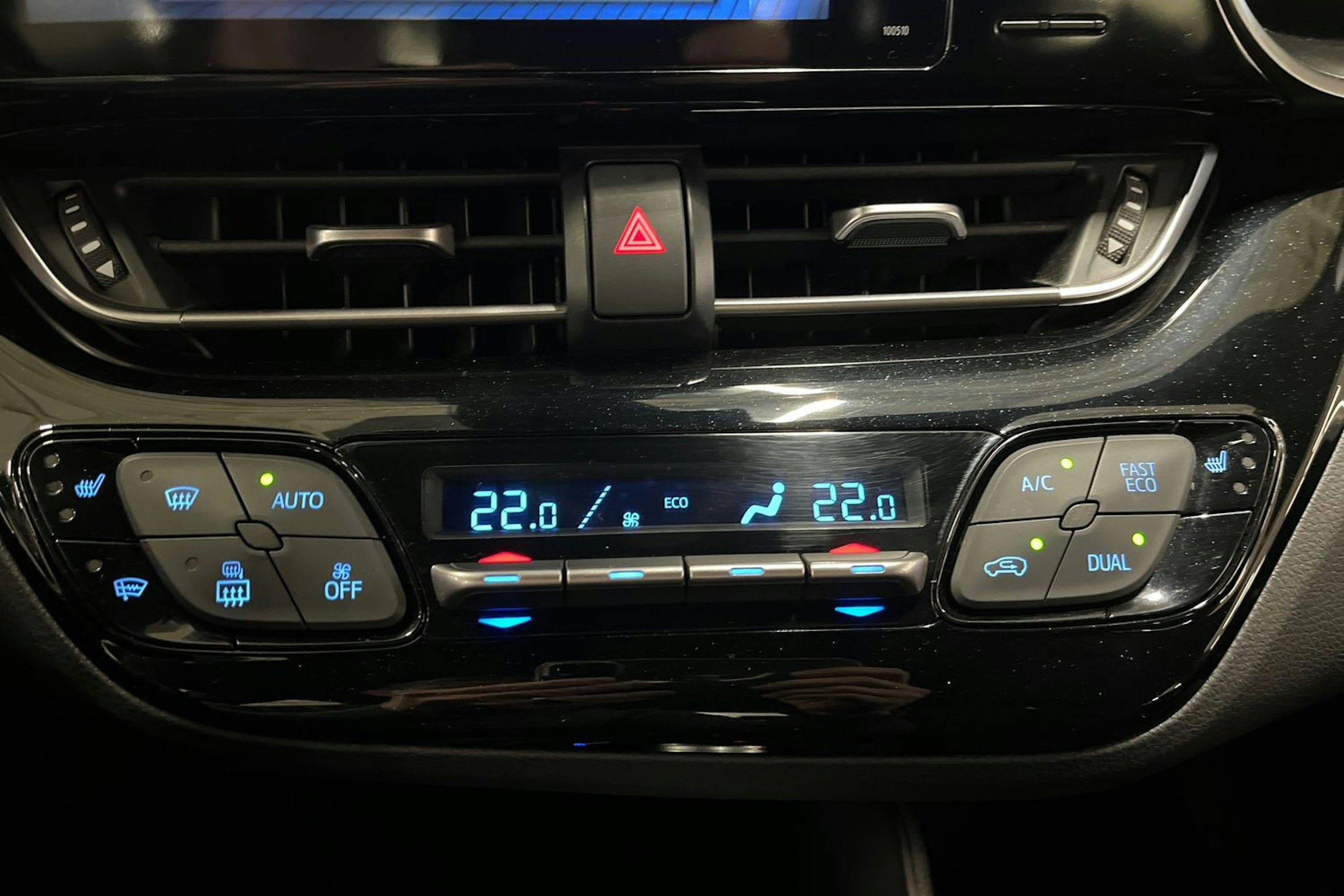 met. sininen Toyota C-HR 2017 kuva 19.