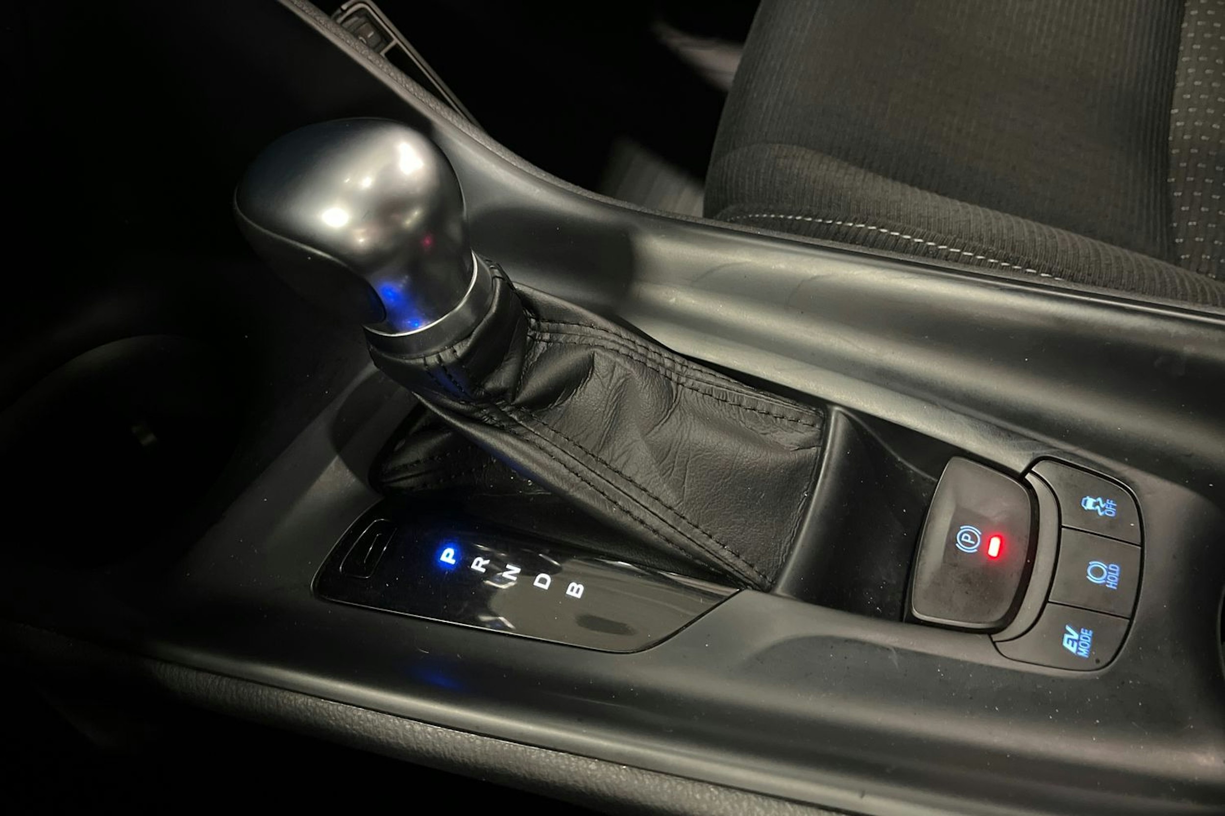 met. sininen Toyota C-HR 2017 kuva 20.