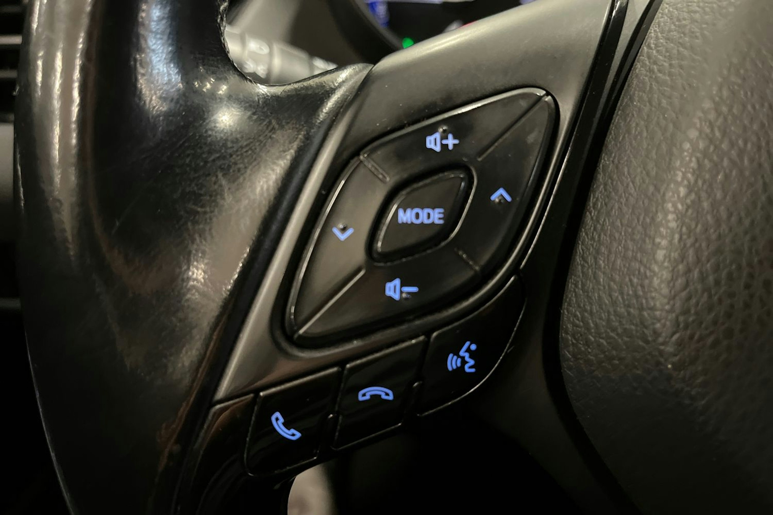 met. sininen Toyota C-HR 2017 kuva 24.