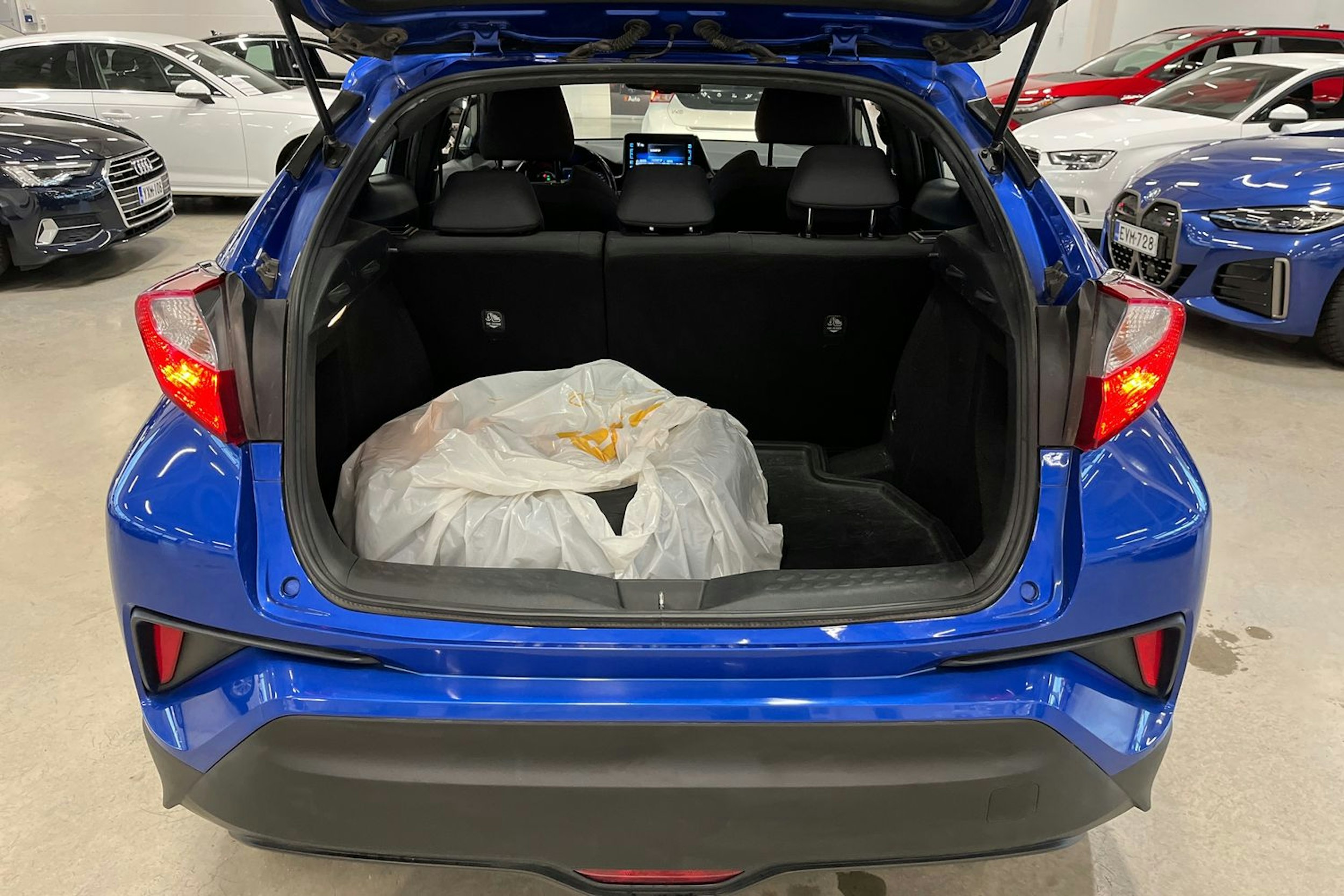 met. sininen Toyota C-HR 2017 kuva 26.