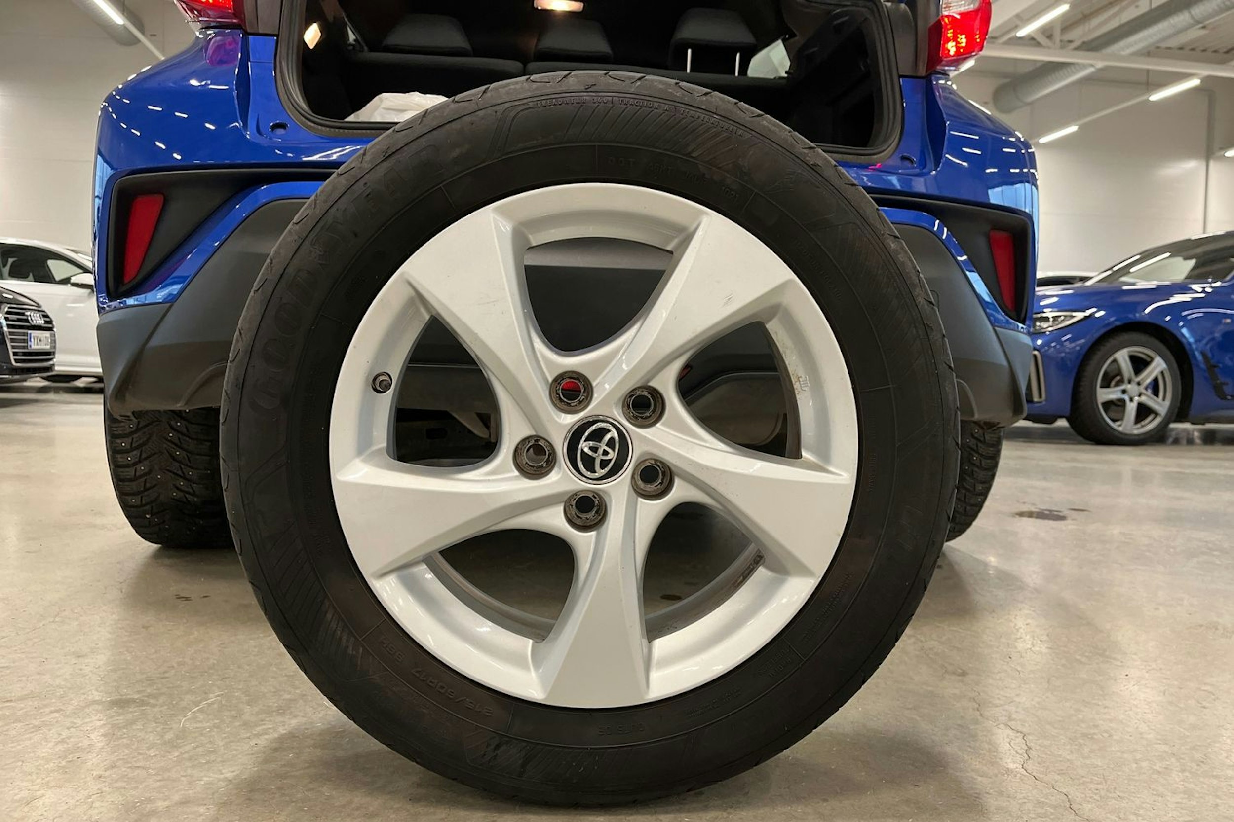 met. sininen Toyota C-HR 2017 kuva 27.