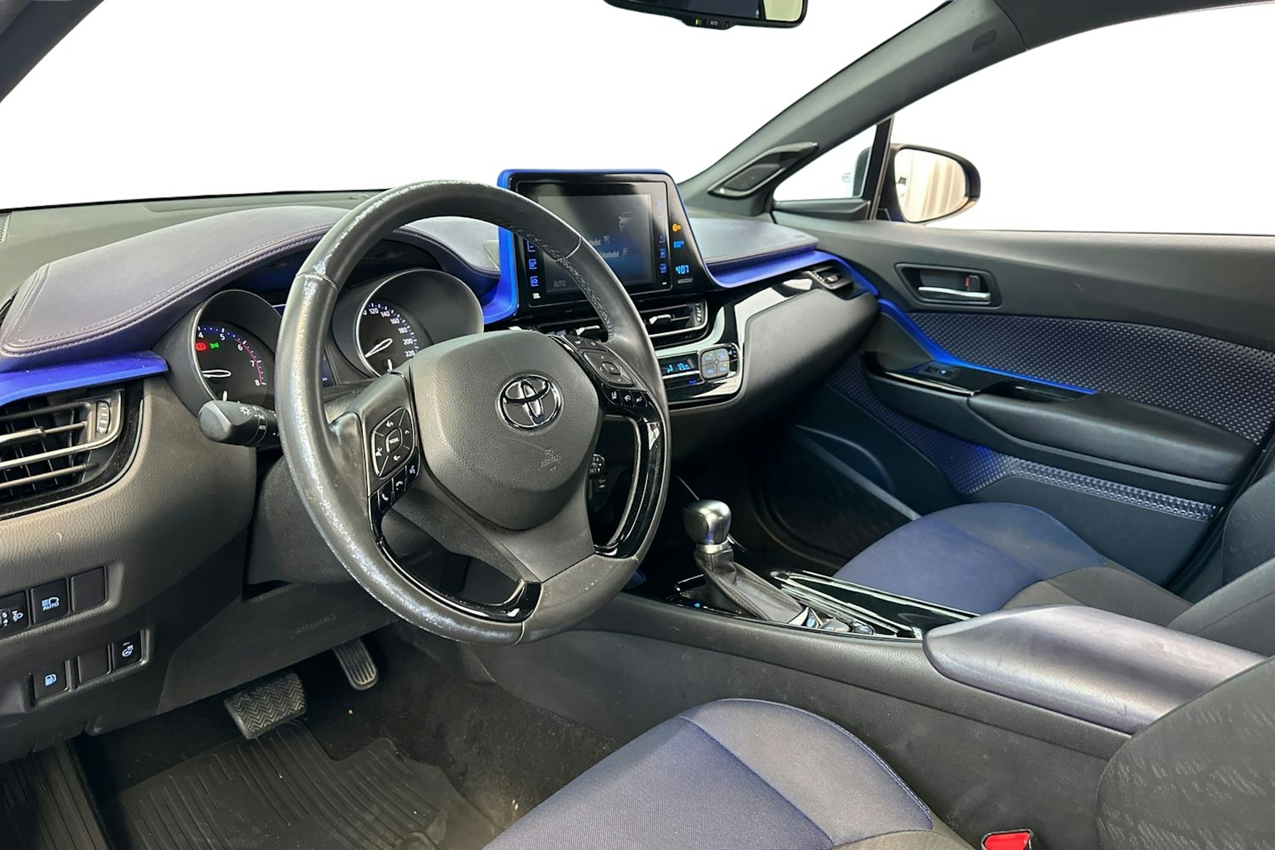 sininen Toyota C-HR 2017 kuva 6.