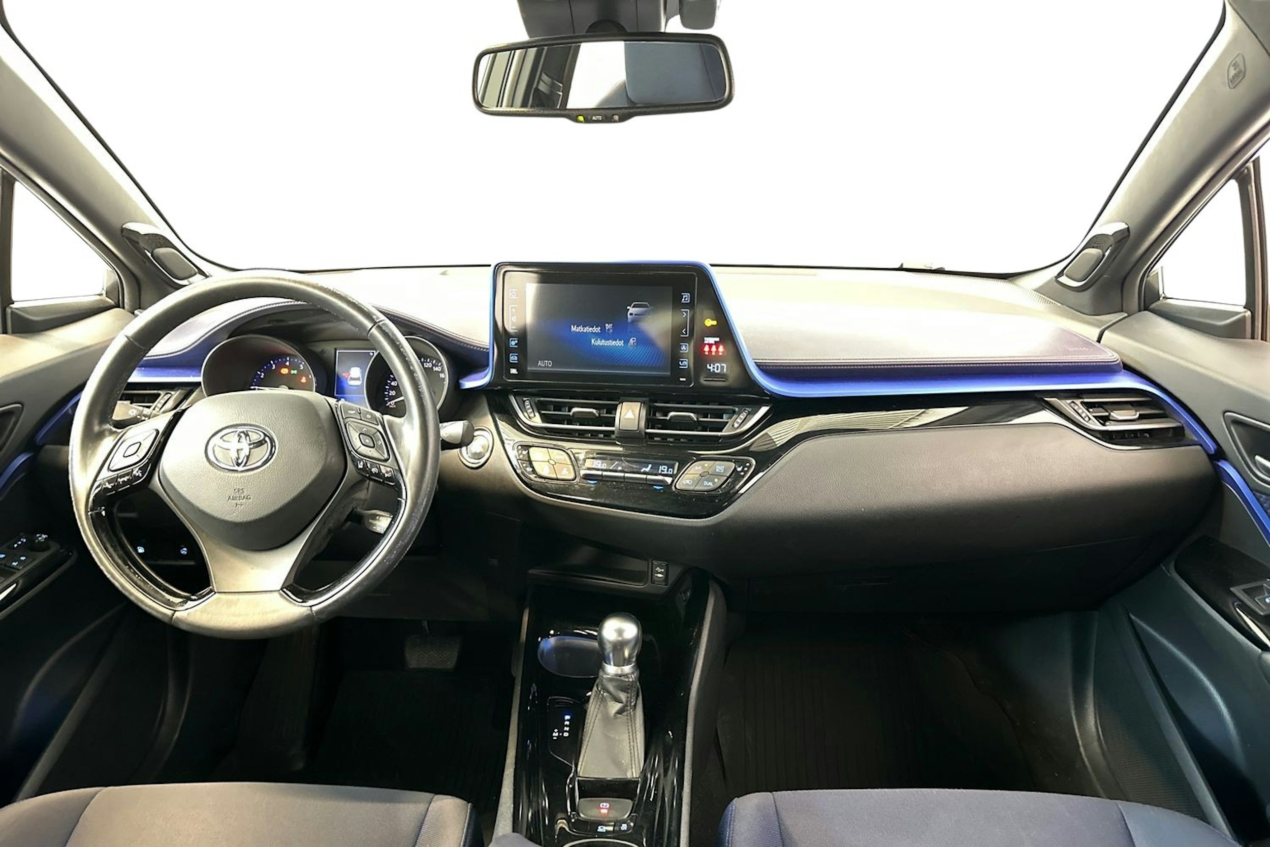 sininen Toyota C-HR 2017 kuva 7.