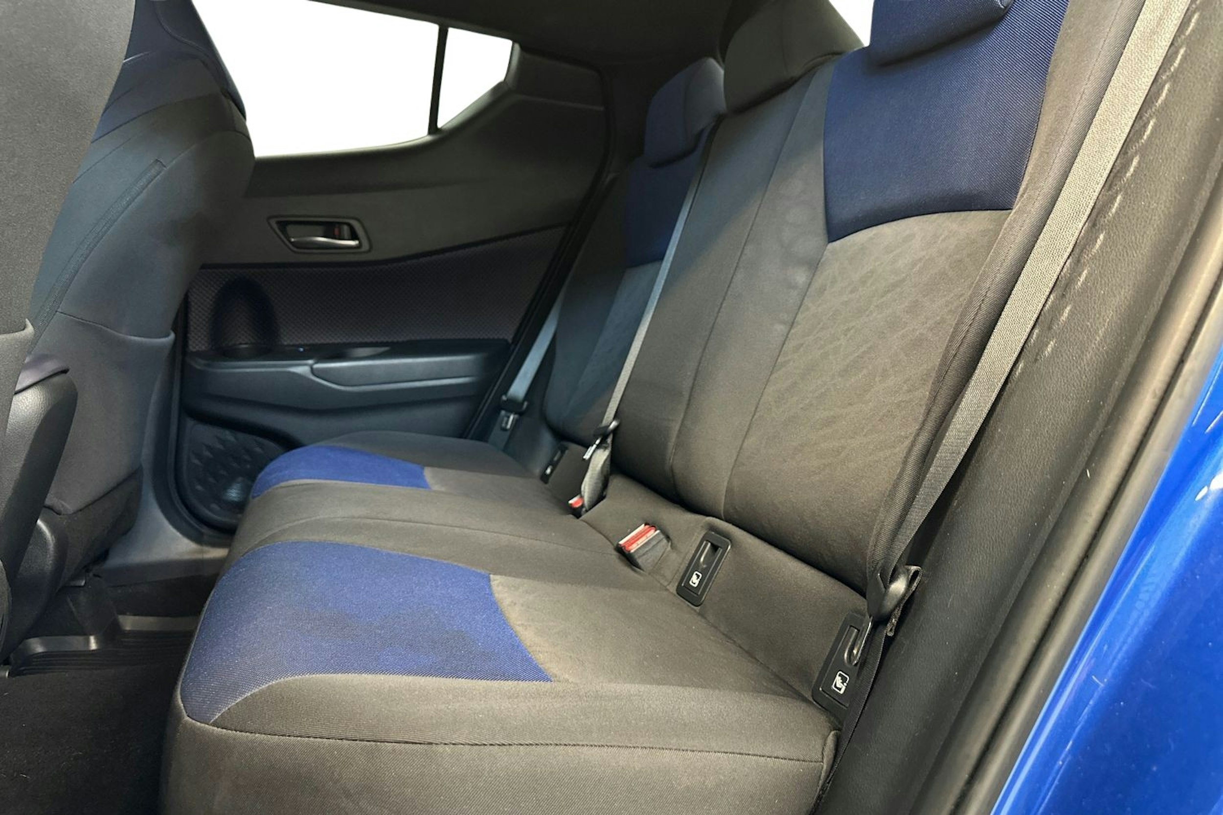 sininen Toyota C-HR 2017 kuva 8.