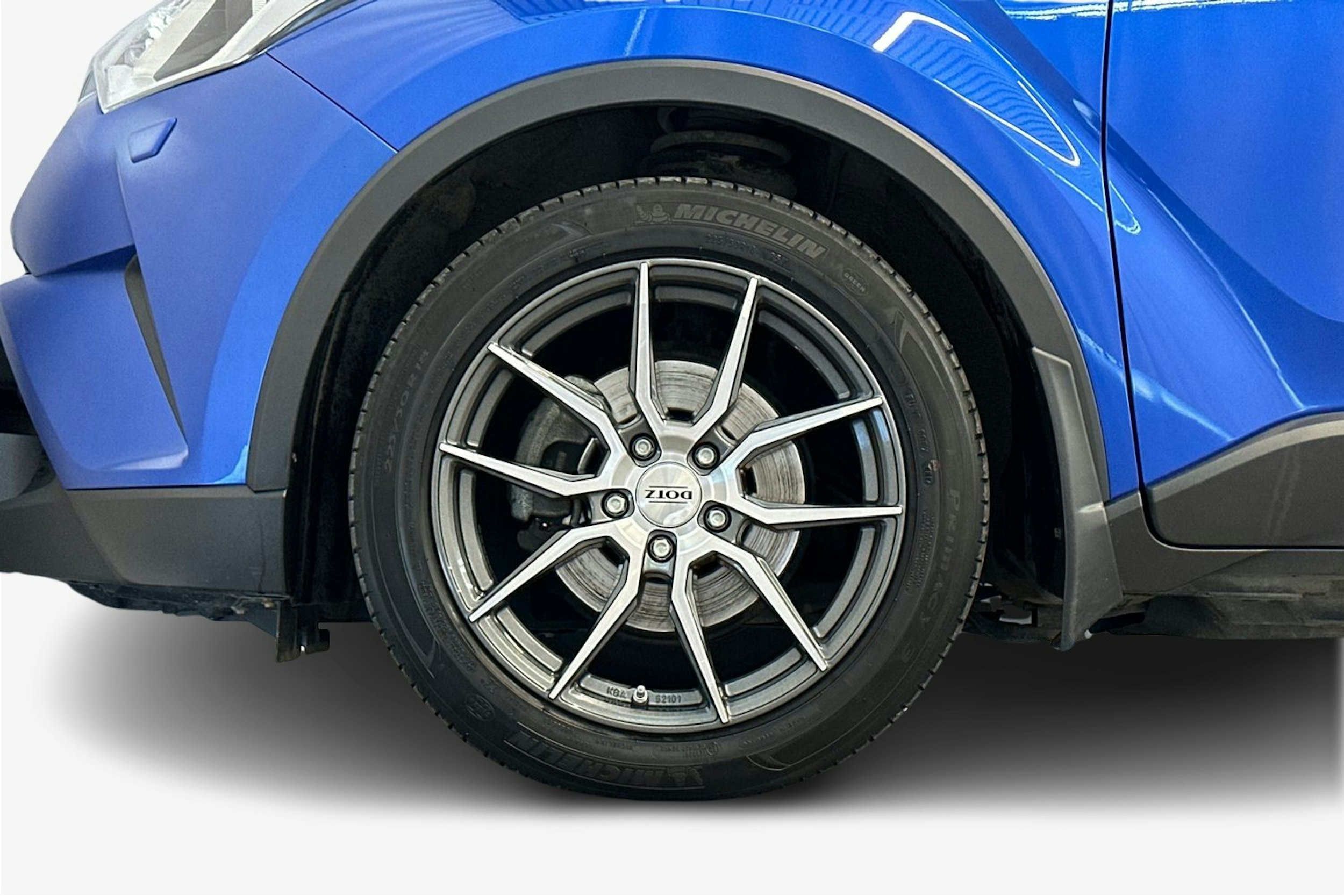 sininen Toyota C-HR 2017 kuva 9.