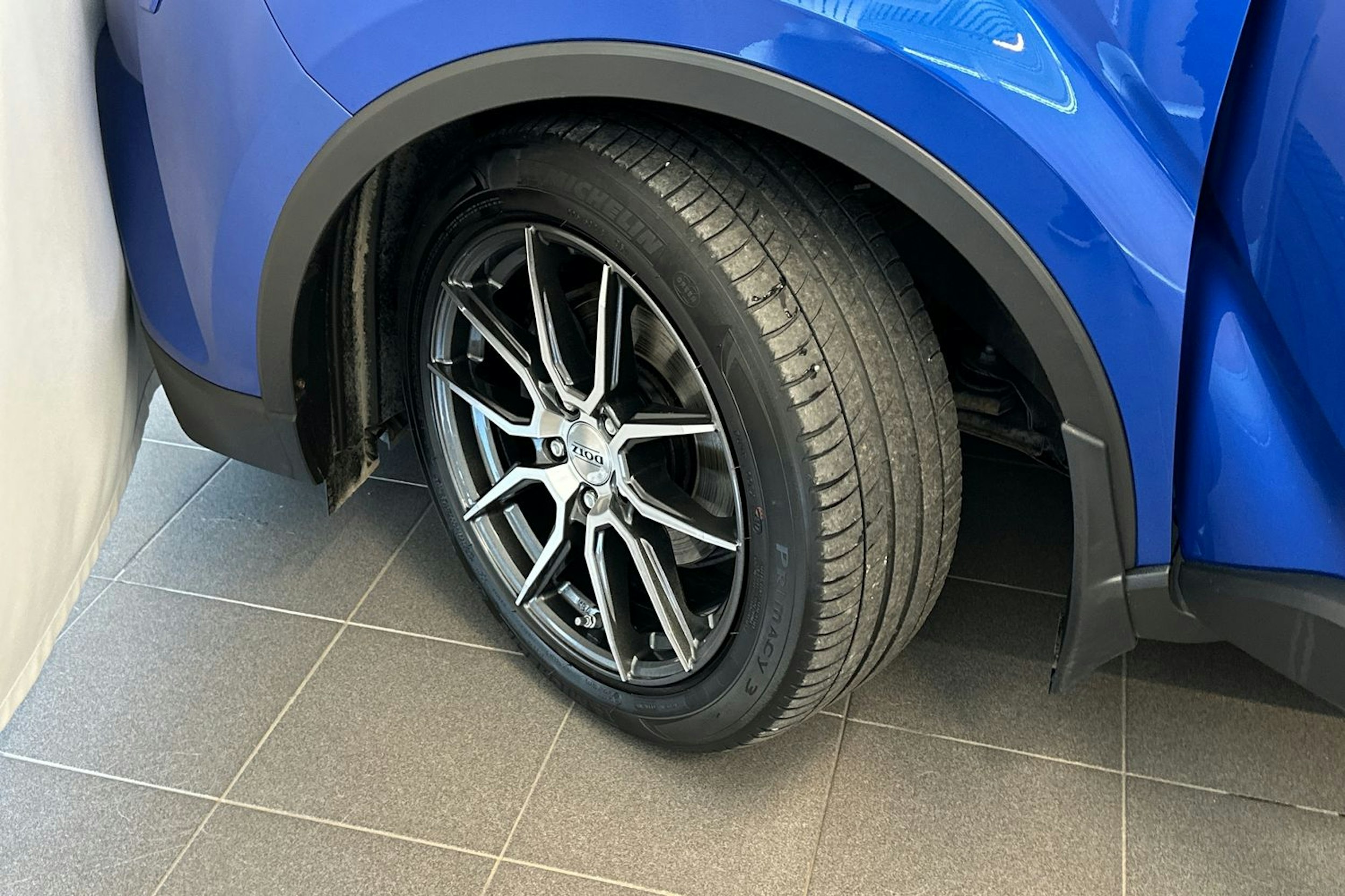 sininen Toyota C-HR 2017 kuva 10.