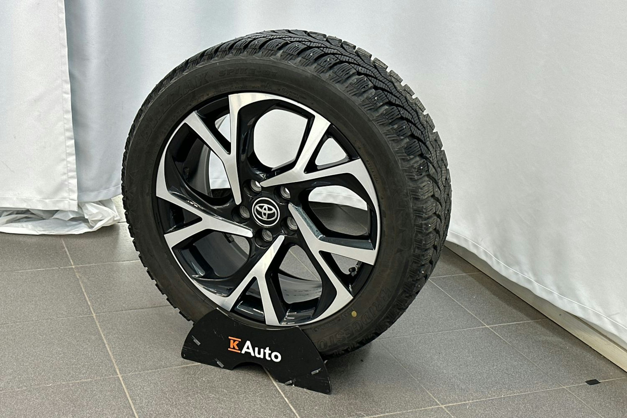 sininen Toyota C-HR 2017 kuva 11.