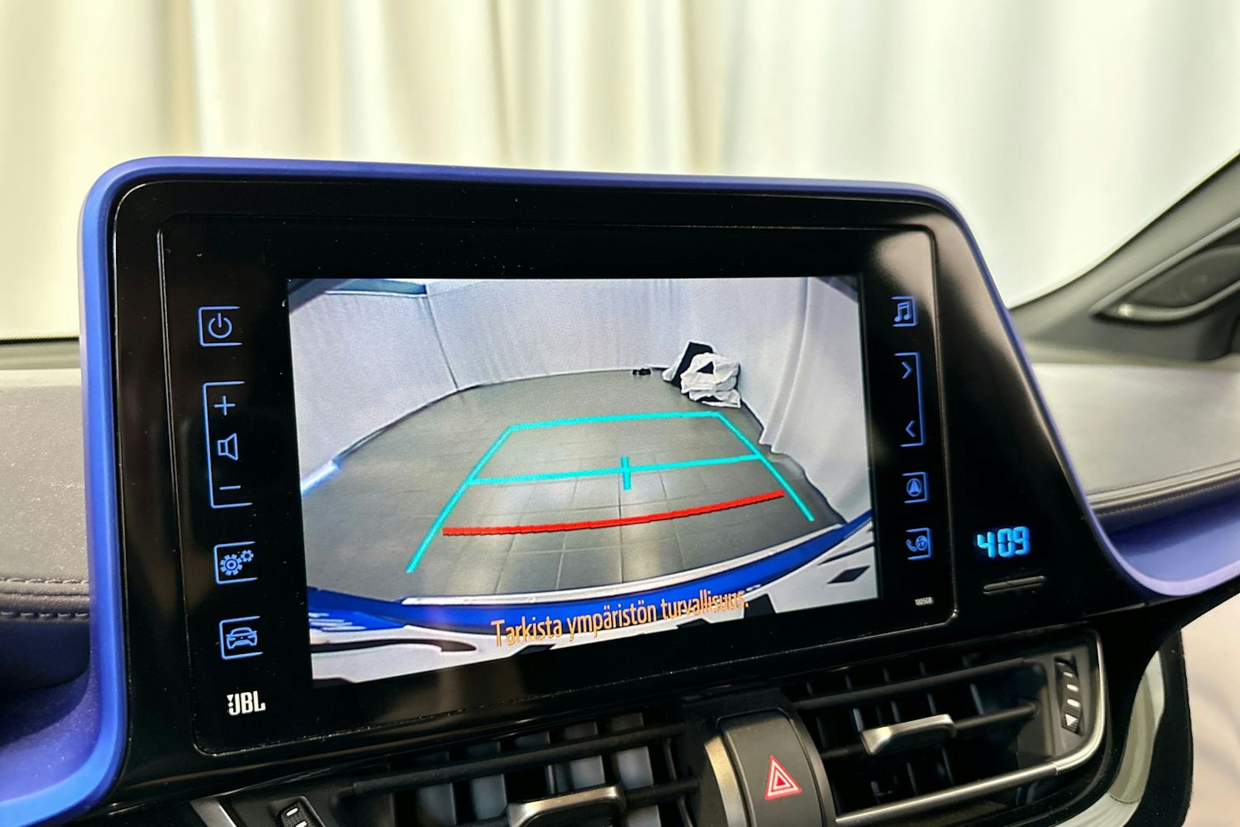 sininen Toyota C-HR 2017 kuva 22.