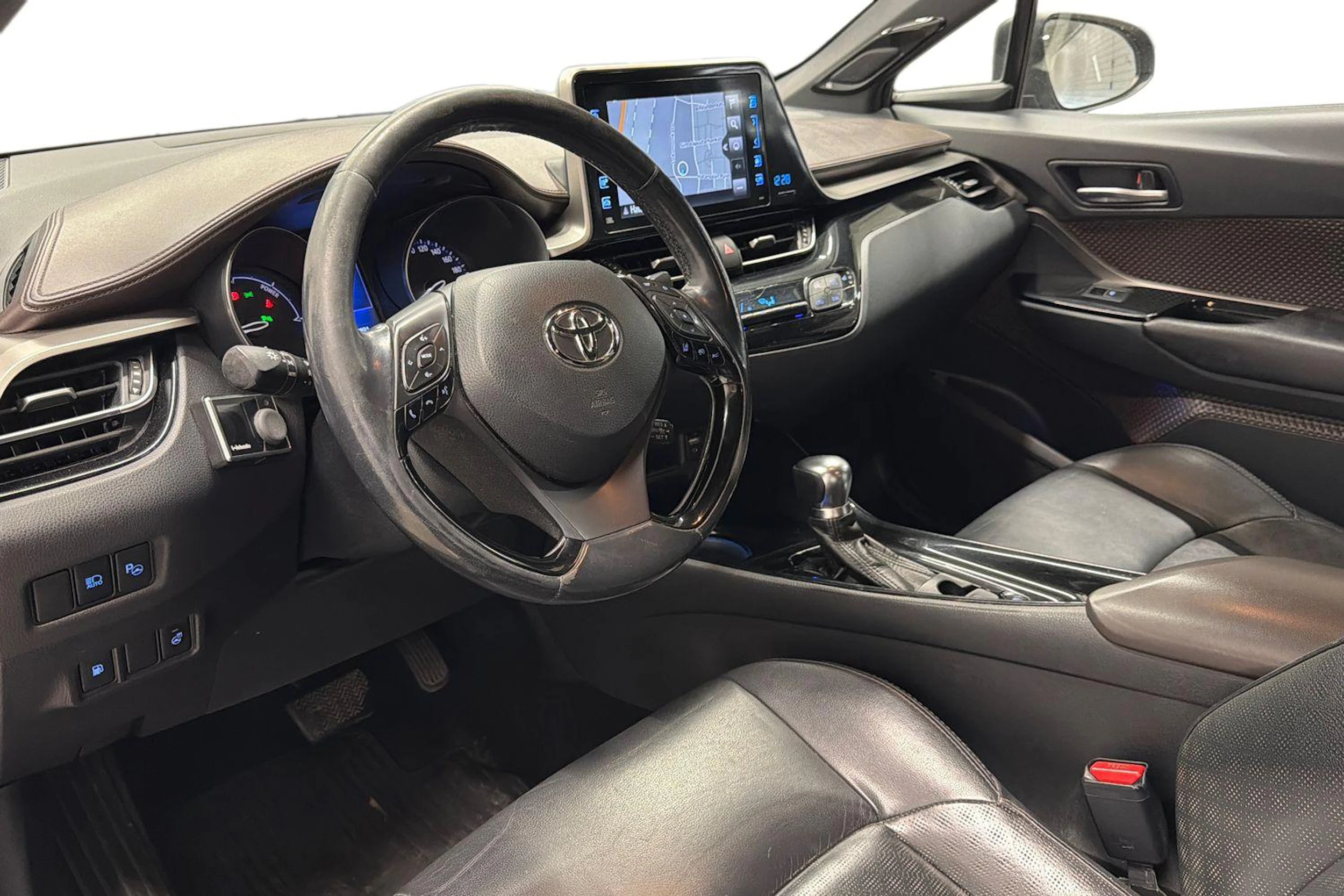 musta Toyota C-HR 2017 kuva 3.