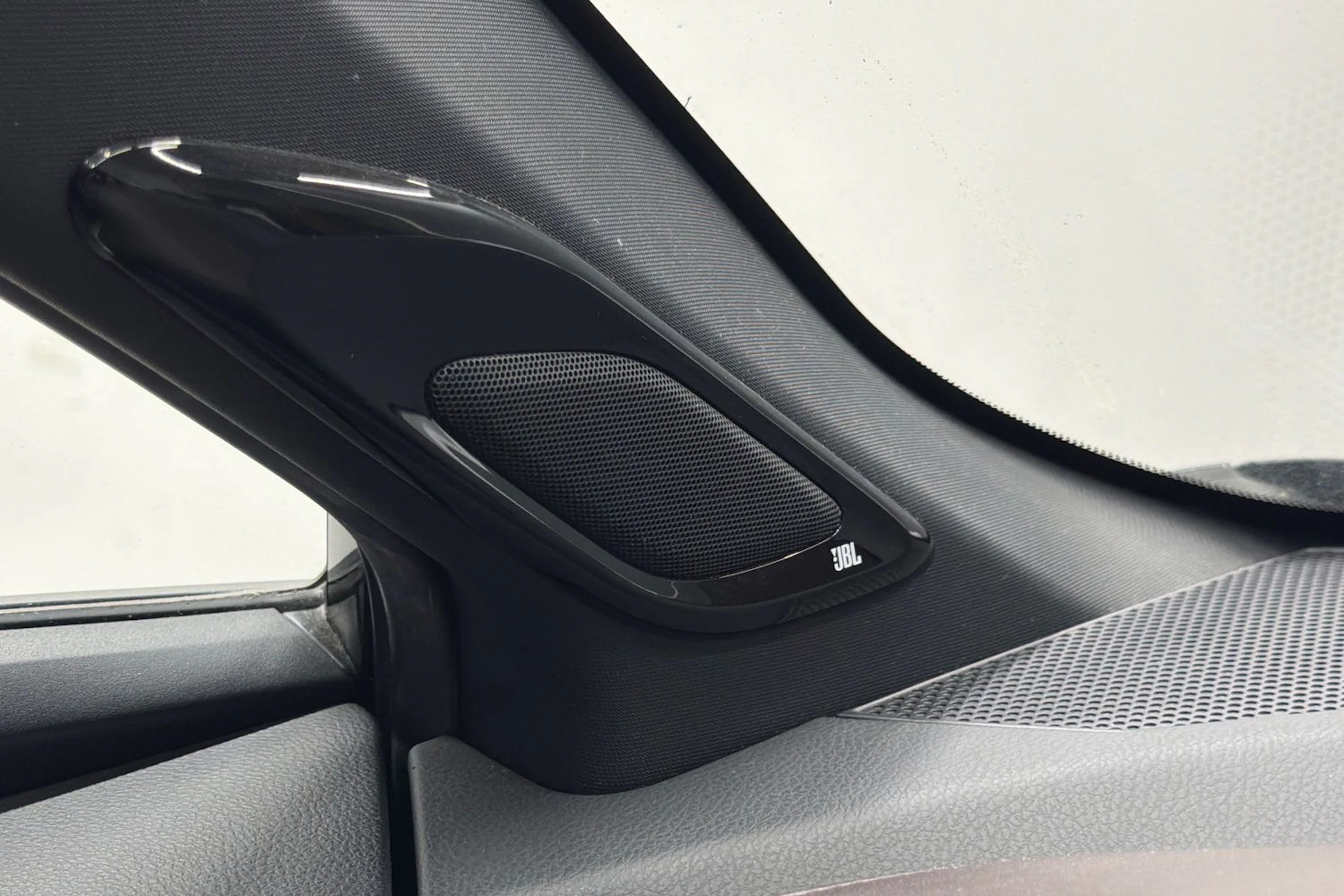 musta Toyota C-HR 2017 kuva 7.