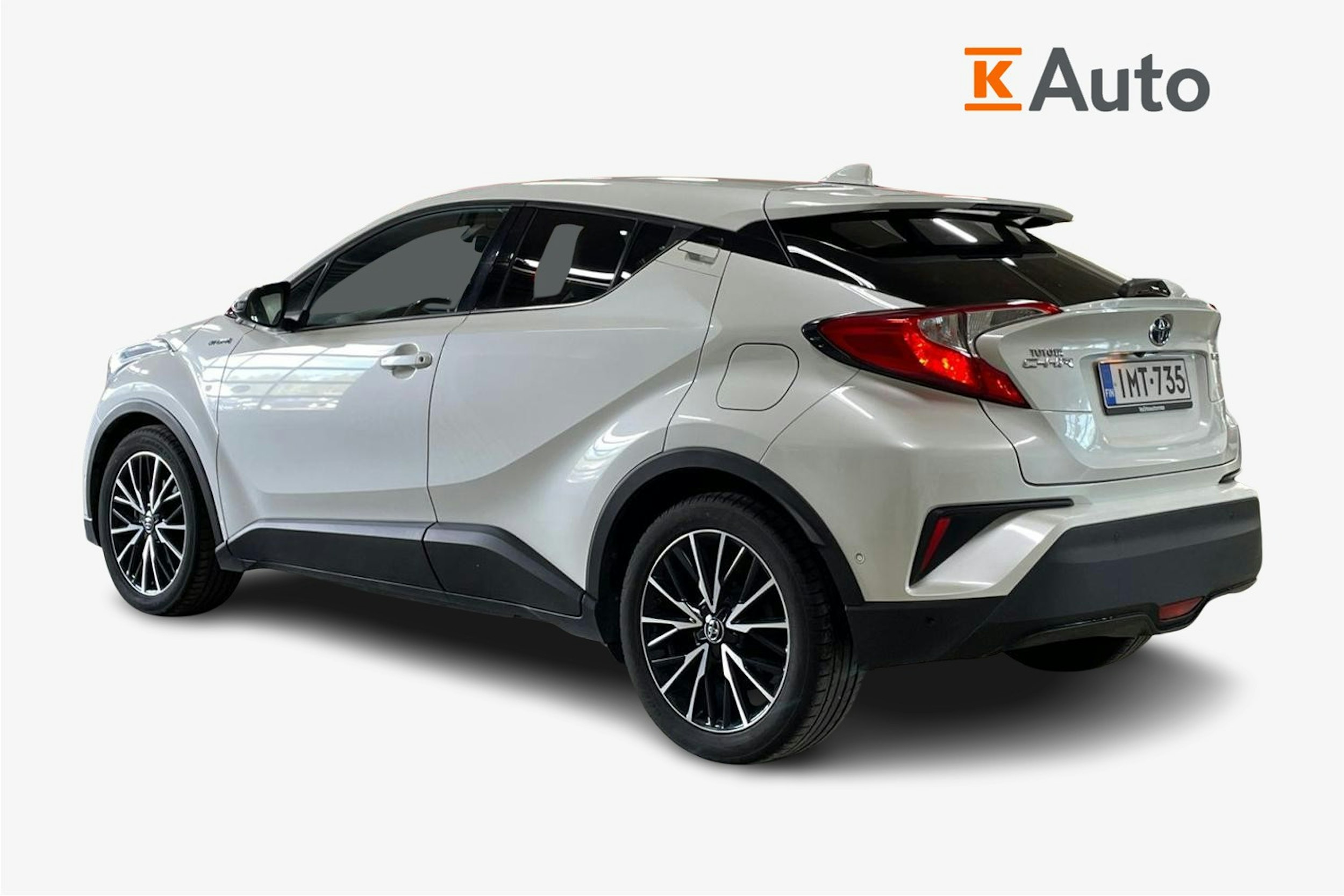 Valkoinen Toyota C-HR 2017 kuva 2.
