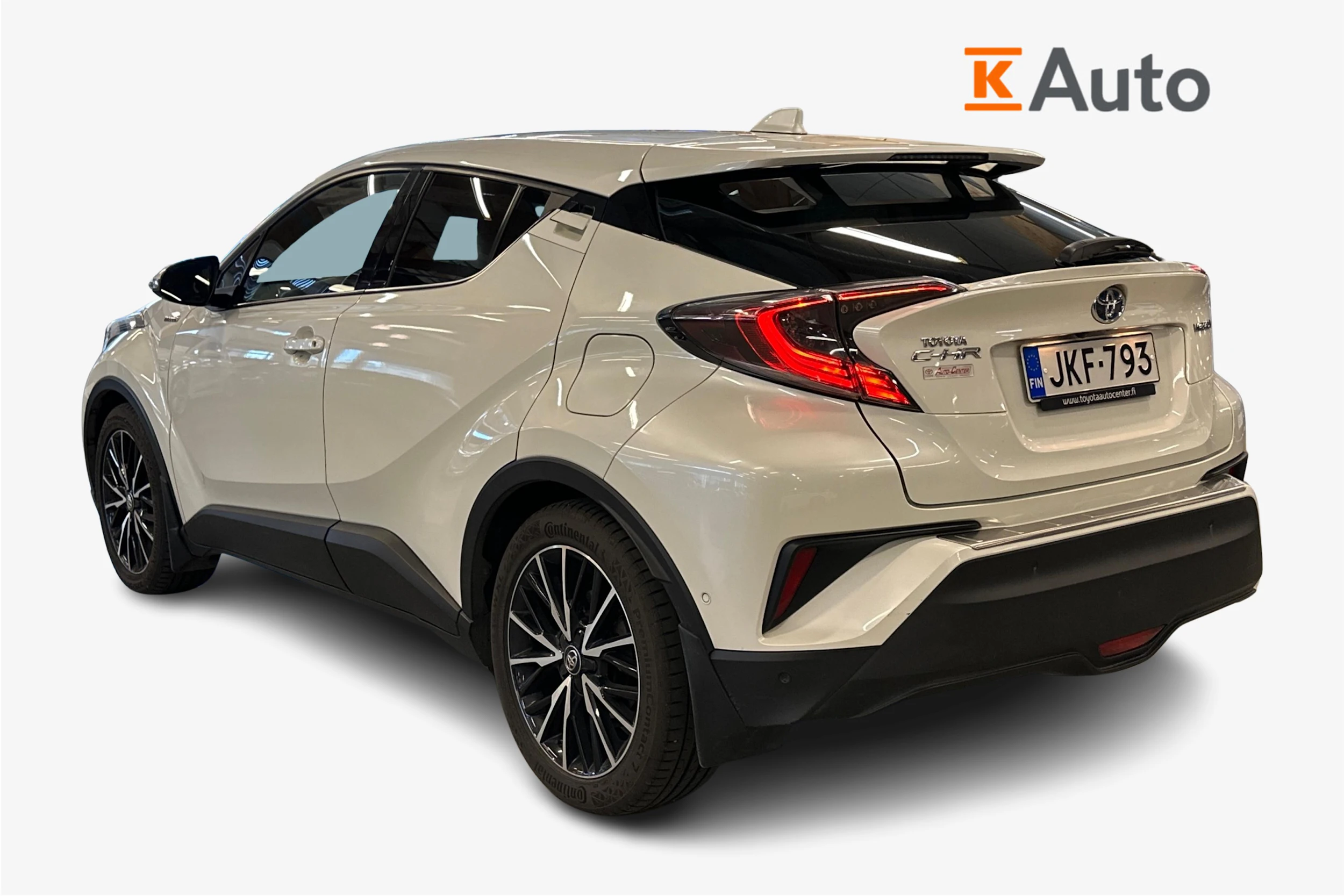 valkoinen Toyota C-HR 2017 kuva 2.