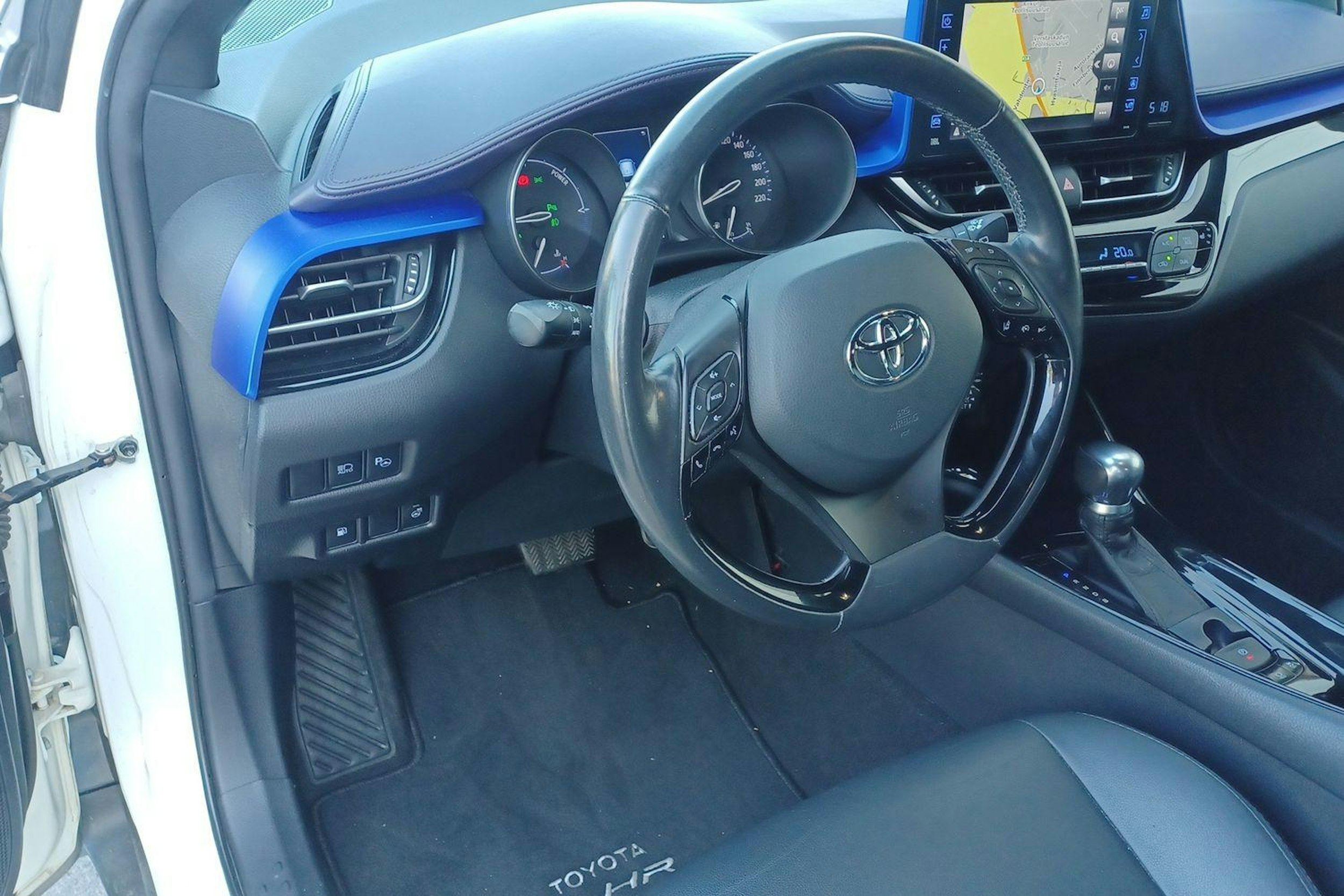 valkoinen Toyota C-HR 2017 kuva 3.