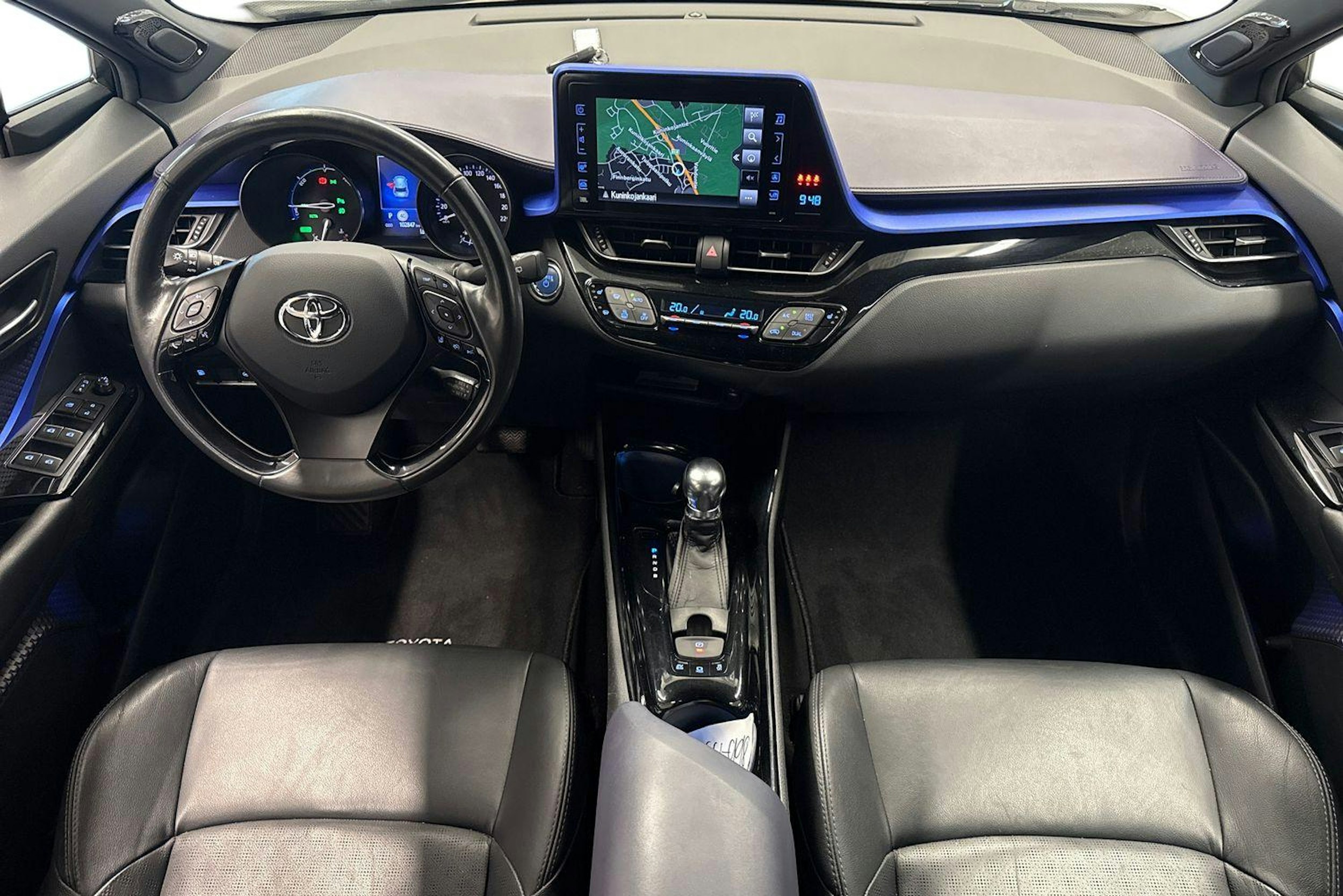 valkoinen Toyota C-HR 2017 kuva 9.