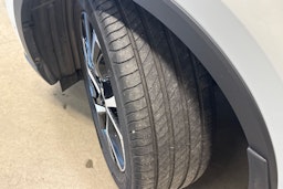 valkoinen Toyota C-HR 2017 kuva 13.
