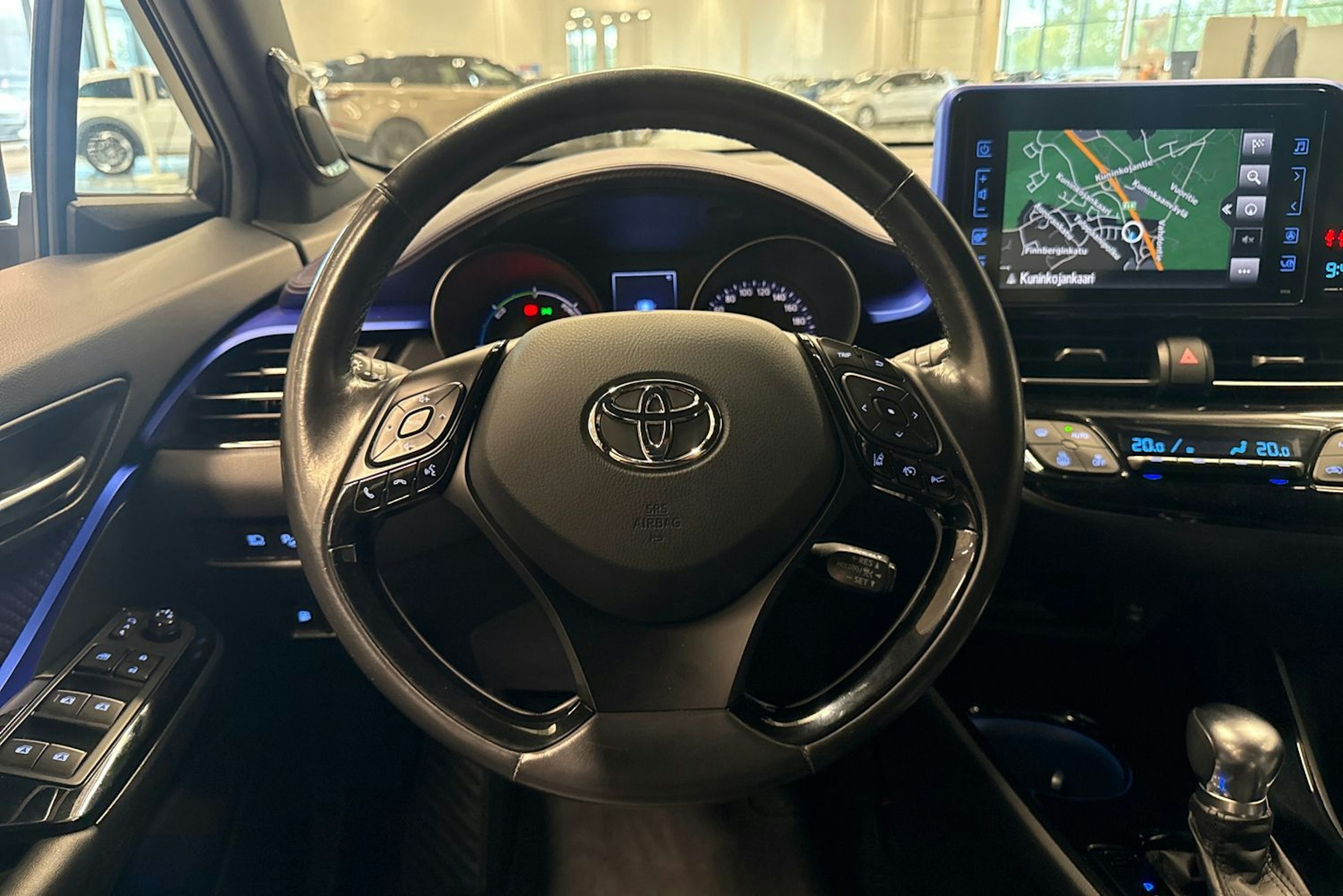 valkoinen Toyota C-HR 2017 kuva 14.