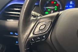 valkoinen Toyota C-HR 2017 kuva 15.