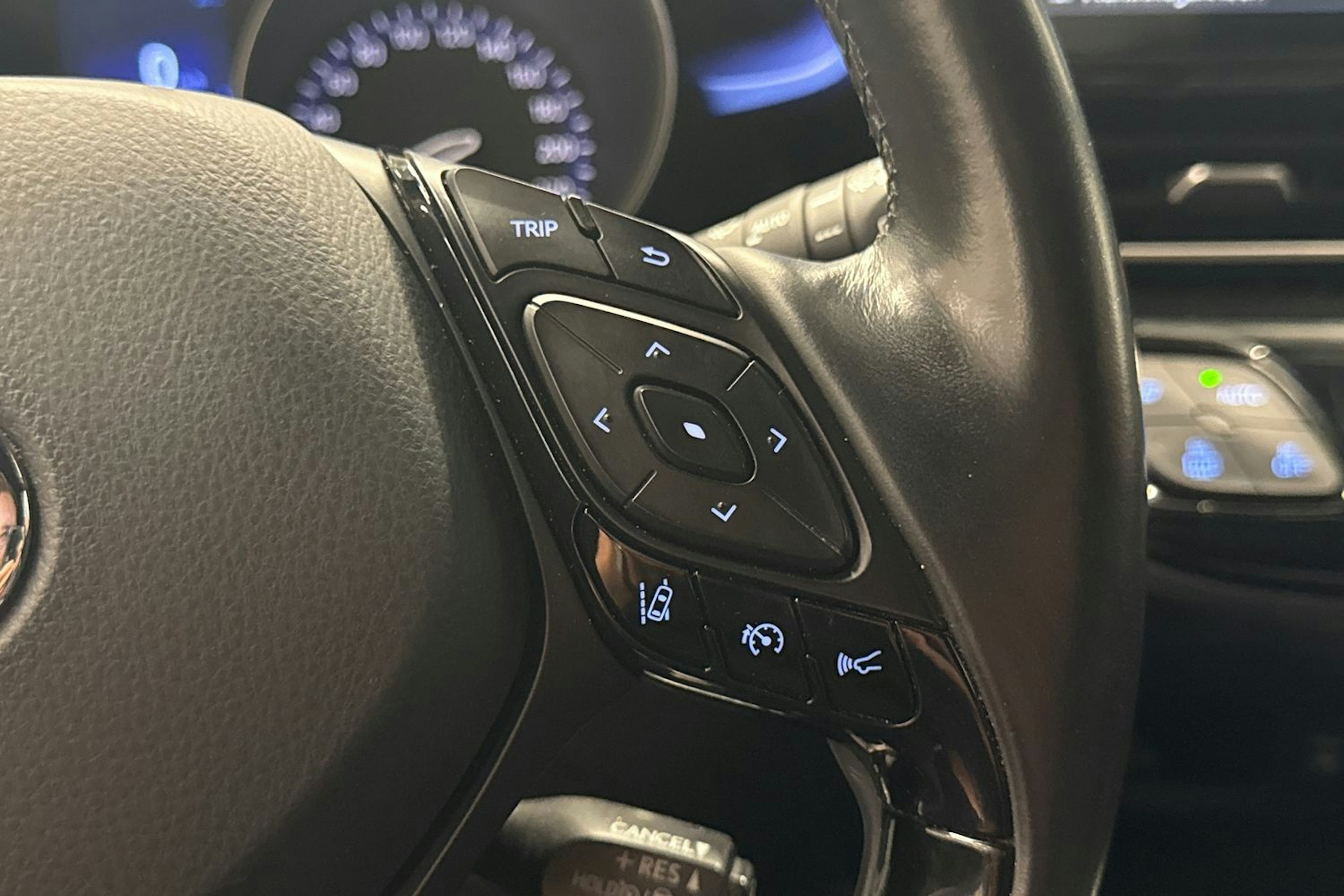 valkoinen Toyota C-HR 2017 kuva 16.