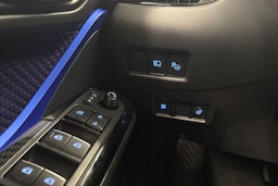 valkoinen Toyota C-HR 2017 kuva 20.
