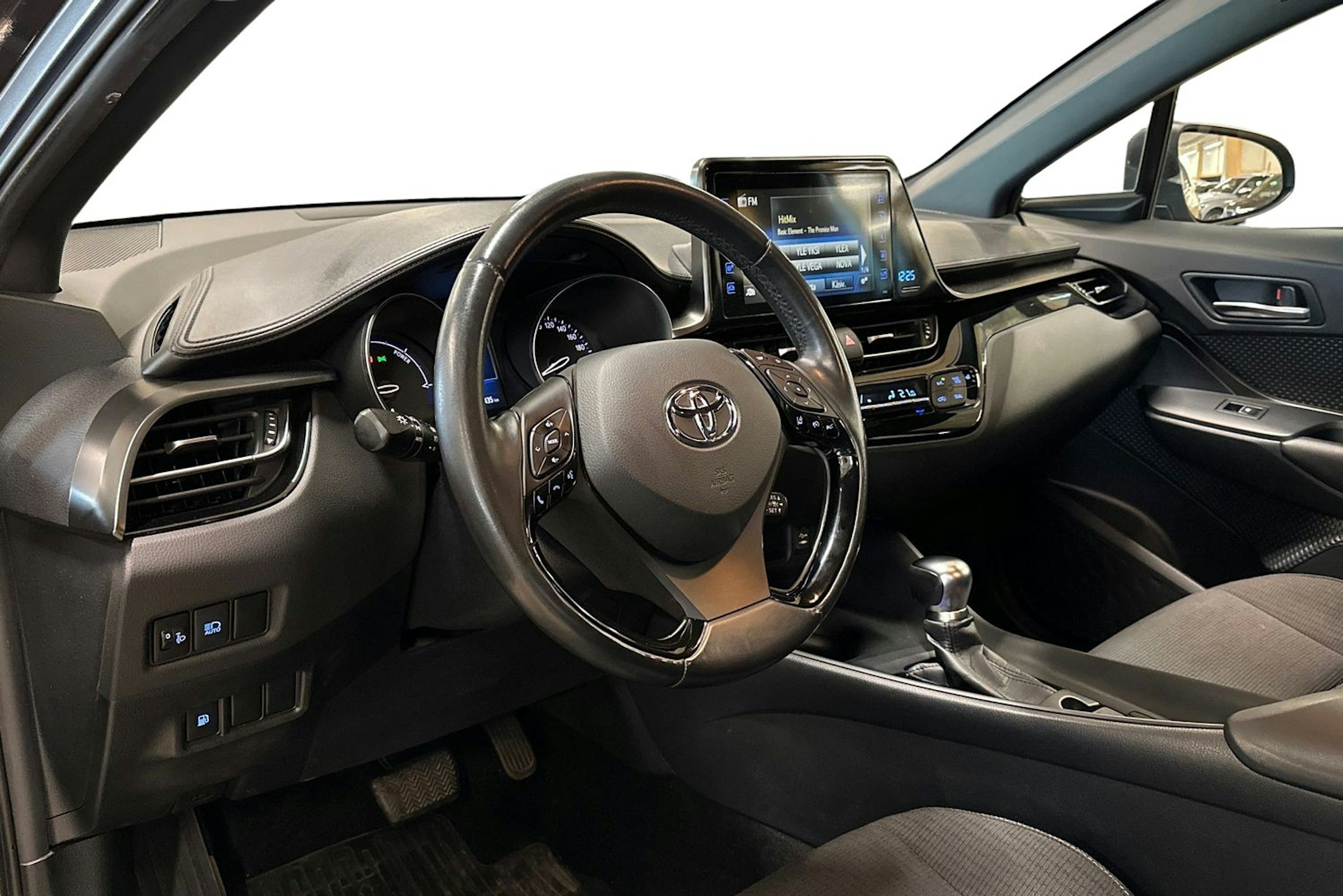 harmaa Toyota C-HR 2017 kuva 3.