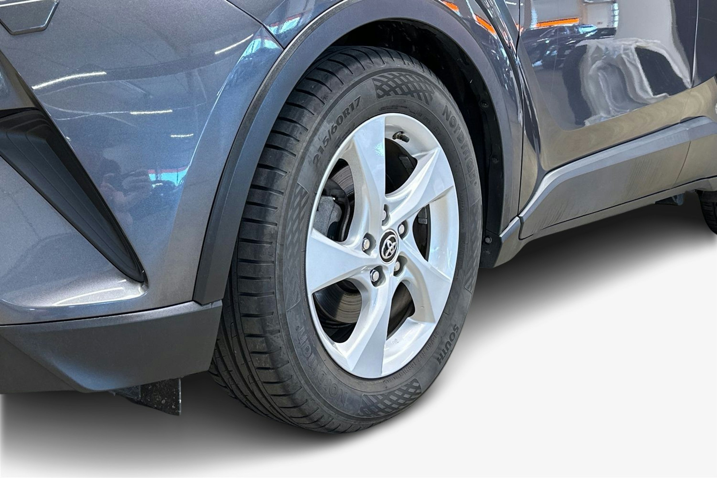 harmaa Toyota C-HR 2017 kuva 7.