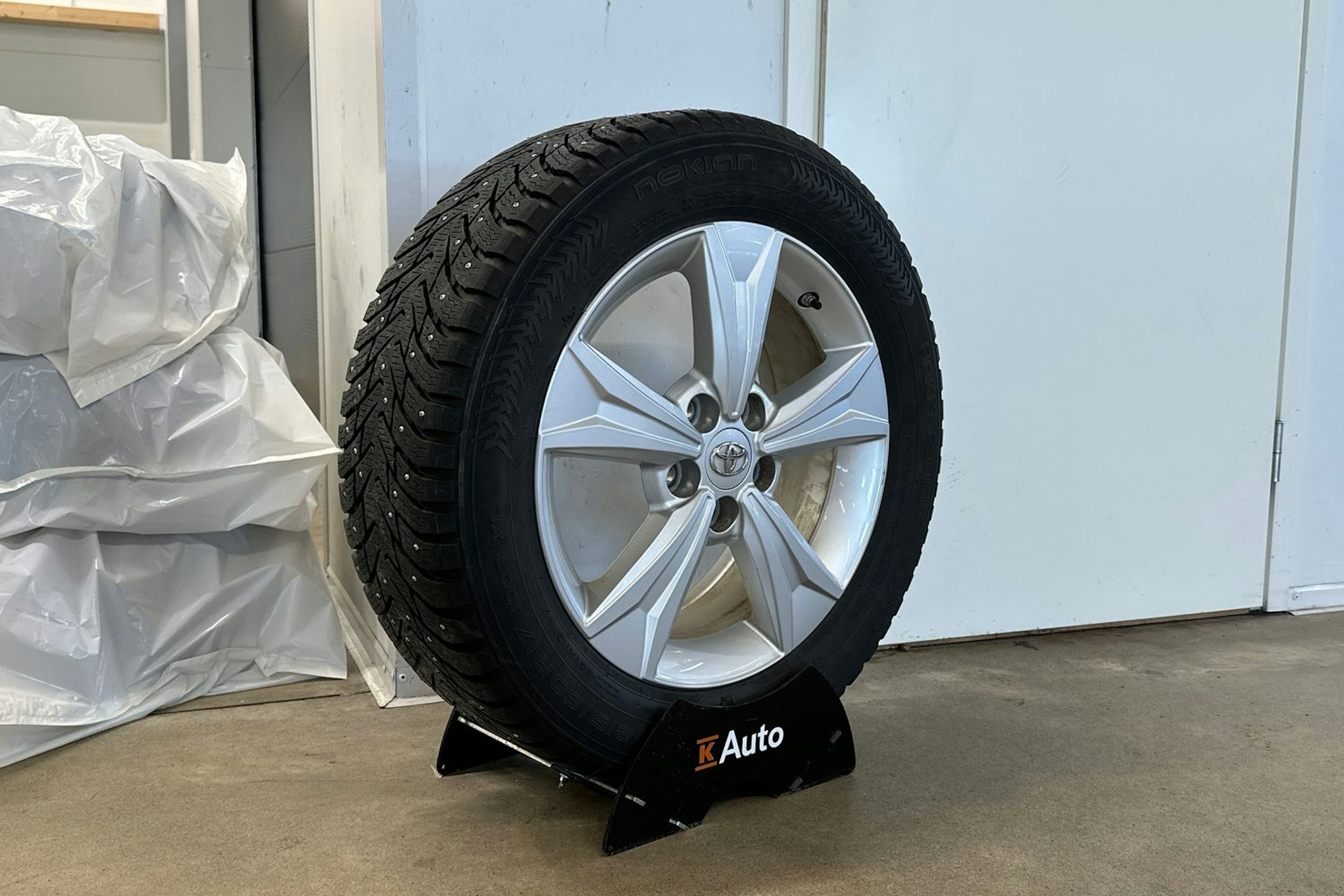 harmaa Toyota C-HR 2017 kuva 8.