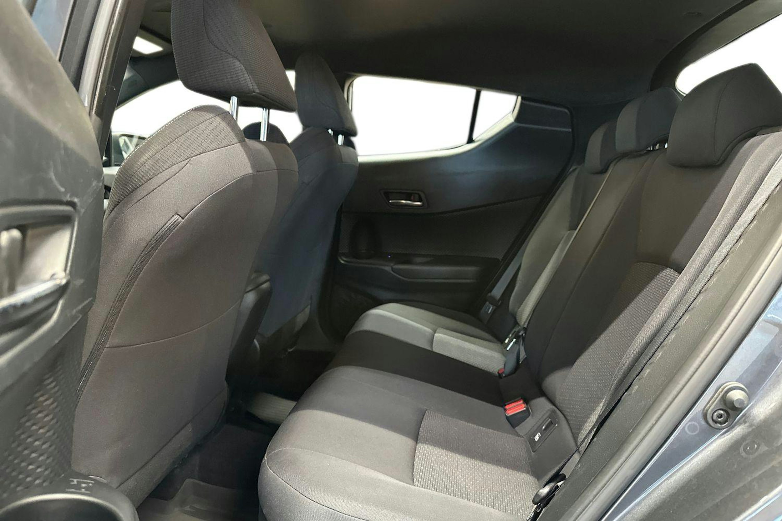 harmaa Toyota C-HR 2017 kuva 12.