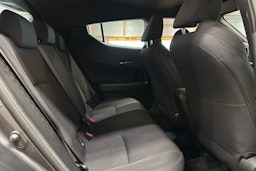 harmaa Toyota C-HR 2017 kuva 15.