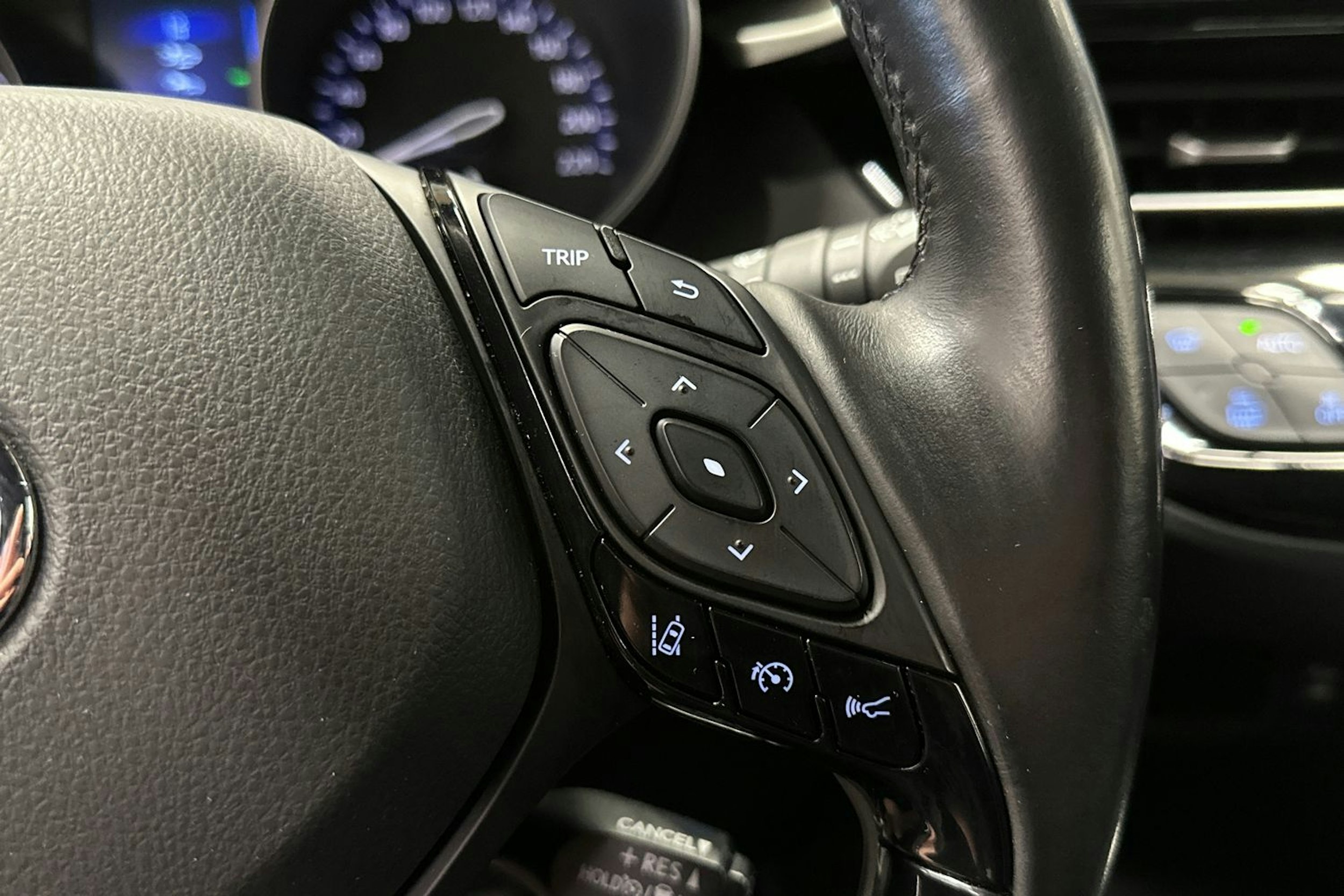 harmaa Toyota C-HR 2017 kuva 27.