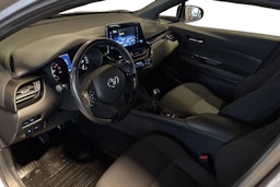 Hopea Toyota C-HR 2017 kuva 6.