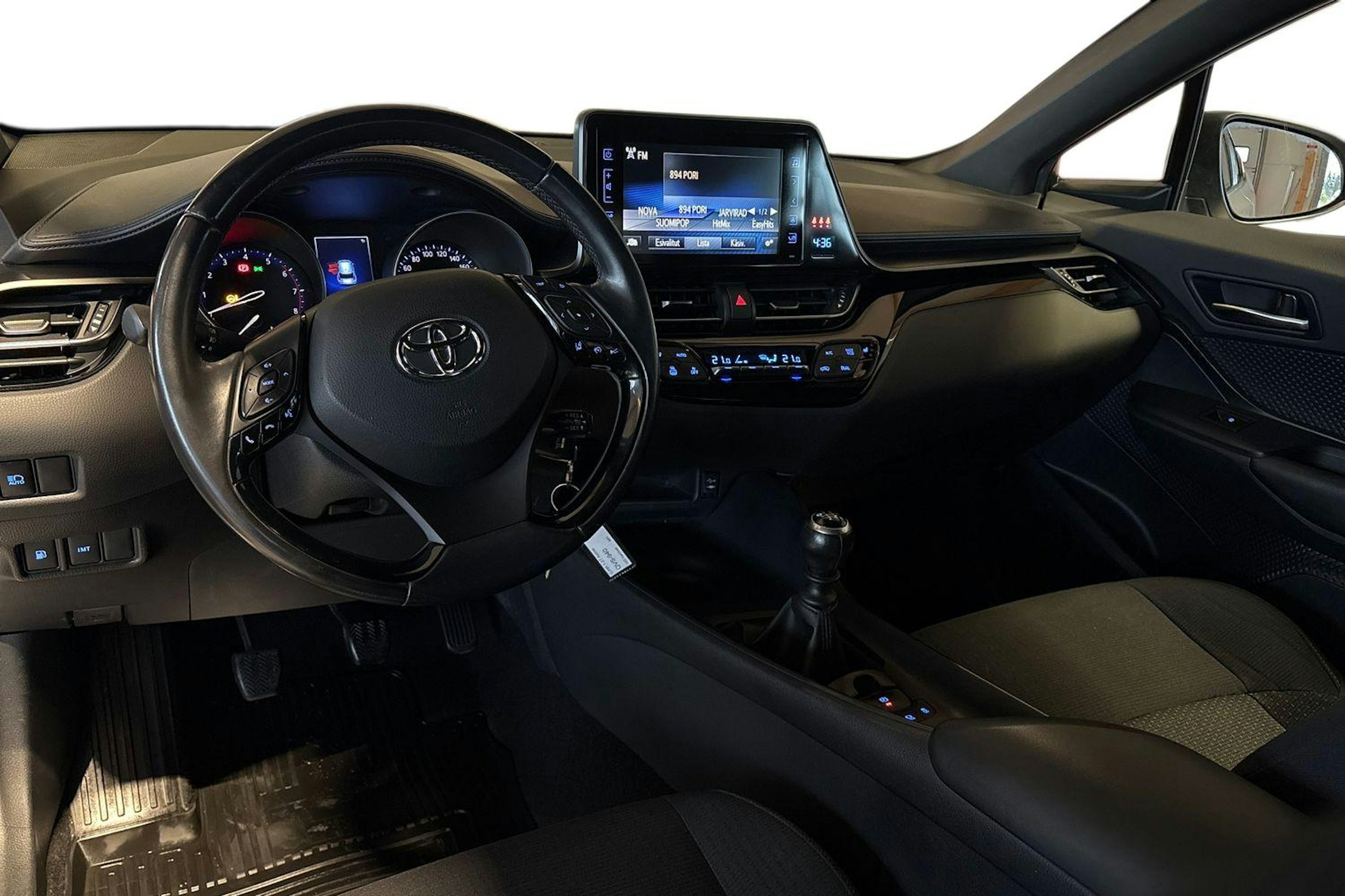 Hopea Toyota C-HR 2017 kuva 7.