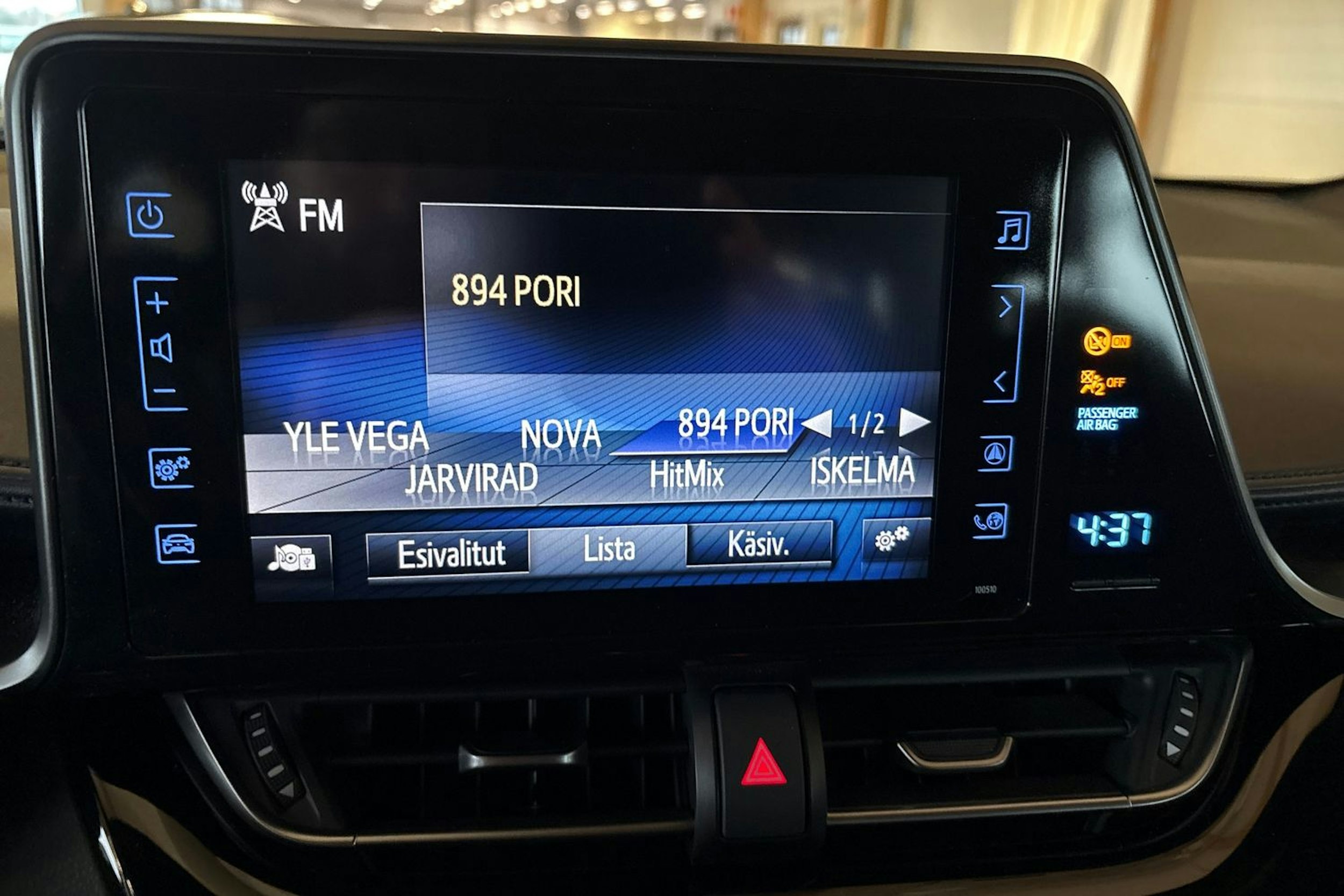 Hopea Toyota C-HR 2017 kuva 12.