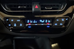 Hopea Toyota C-HR 2017 kuva 13.