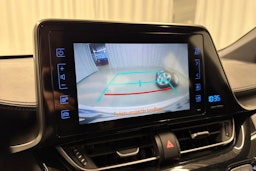 valkoinen Toyota C-HR 2017 kuva 20.