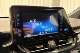 valkoinen Toyota C-HR 2017 kuva 21.