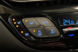 valkoinen Toyota C-HR 2017 kuva 22.