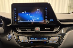 valkoinen Toyota C-HR 2017 kuva 24.