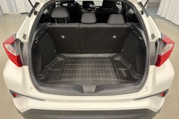 valkoinen Toyota C-HR 2017 kuva 26.