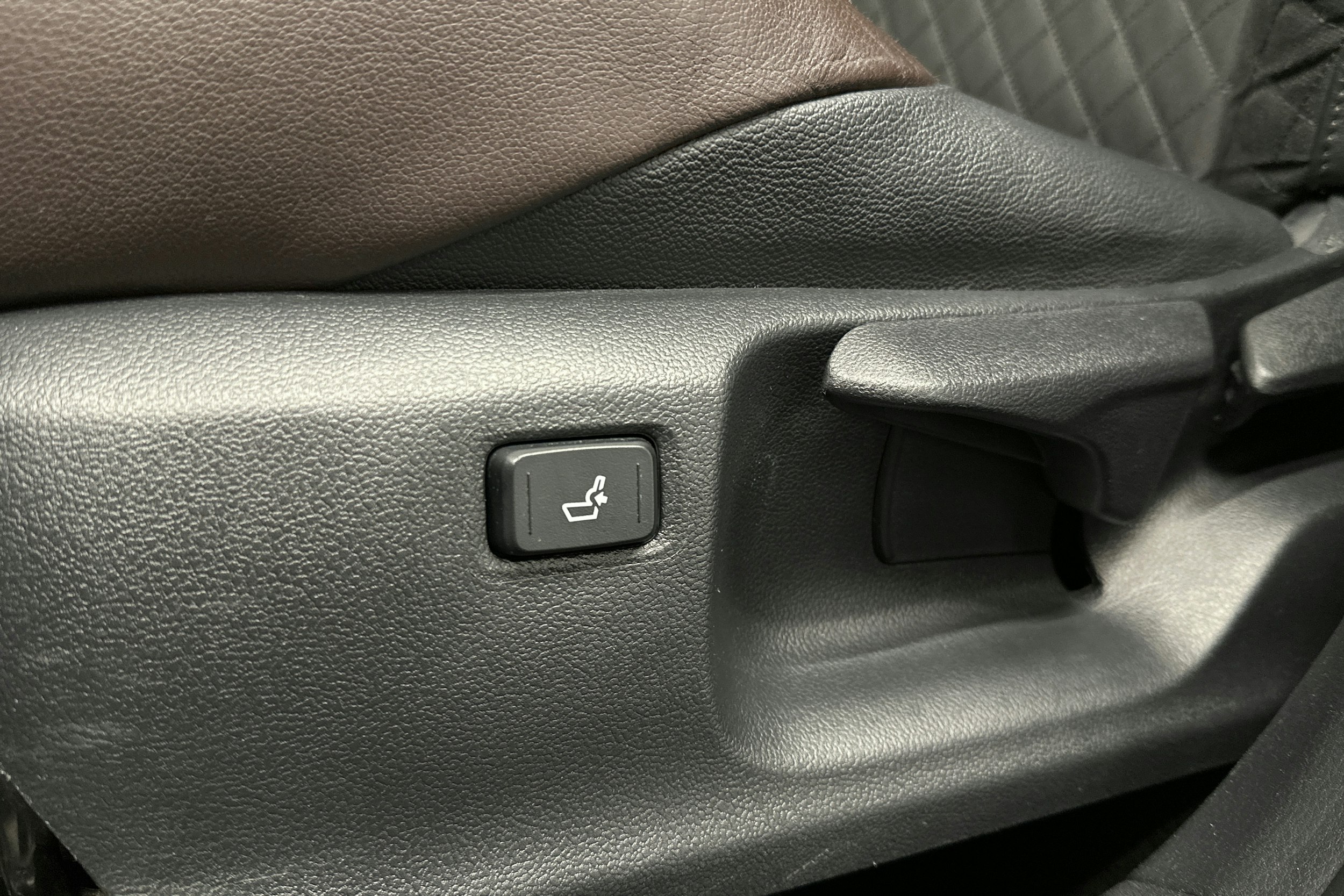 harmaa Toyota C-HR 2018 kuva 16.