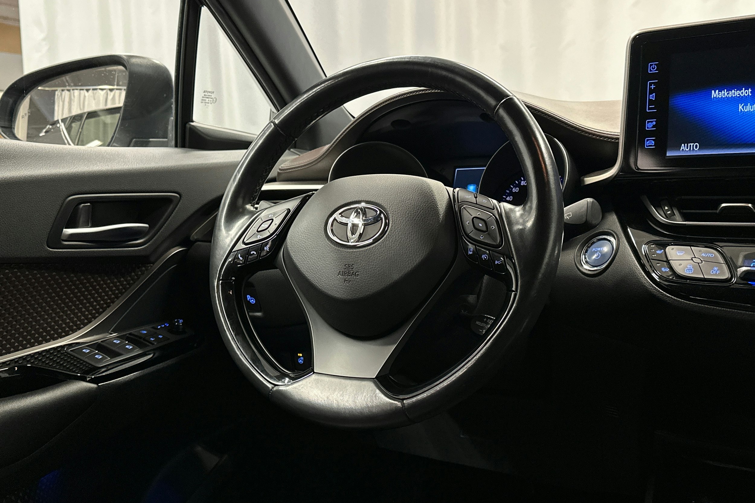 harmaa Toyota C-HR 2018 kuva 17.