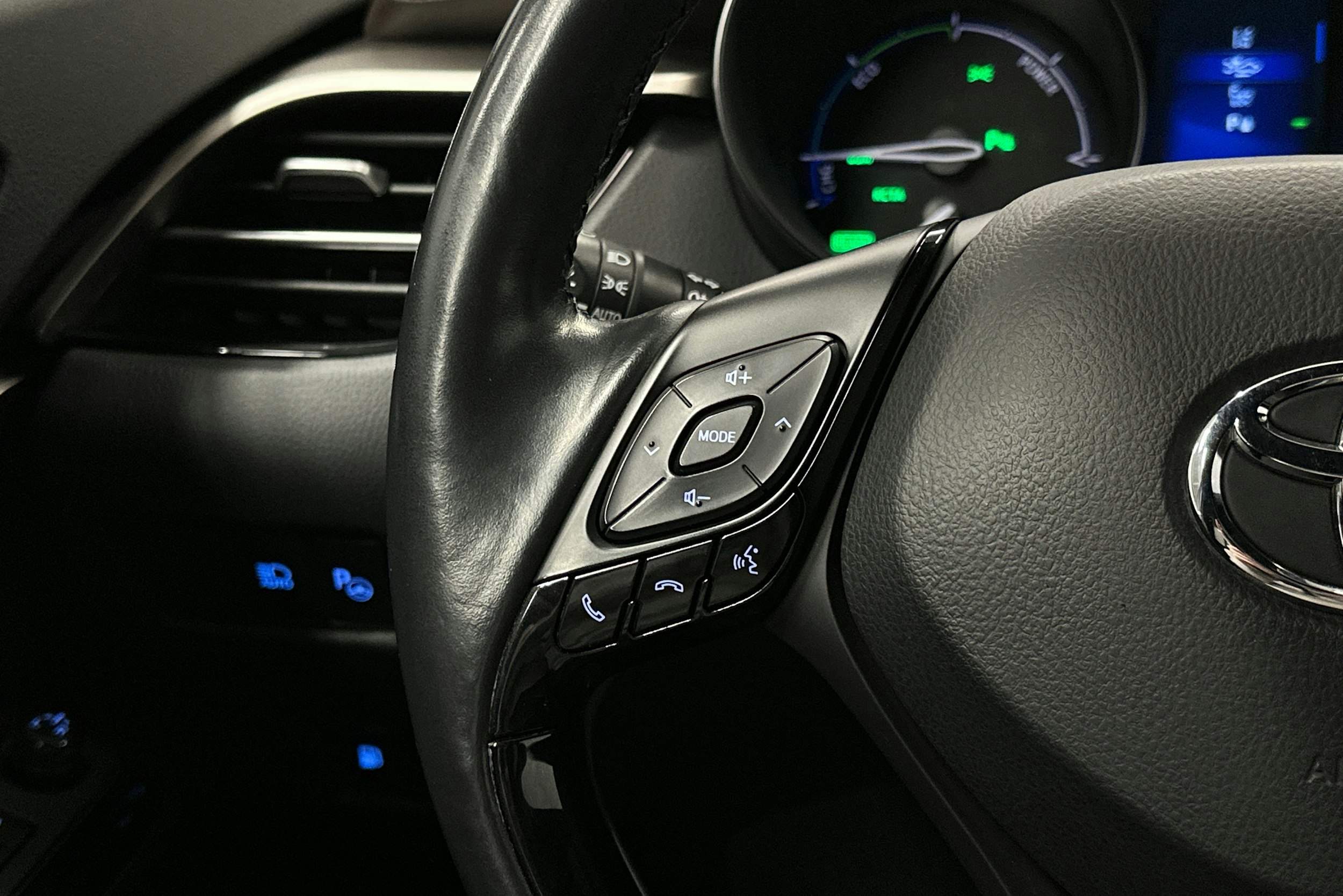 harmaa Toyota C-HR 2018 kuva 18.