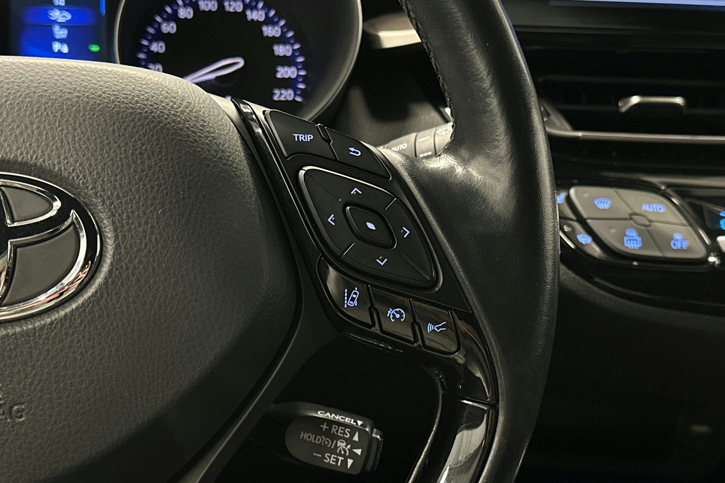 harmaa Toyota C-HR 2018 kuva 19.